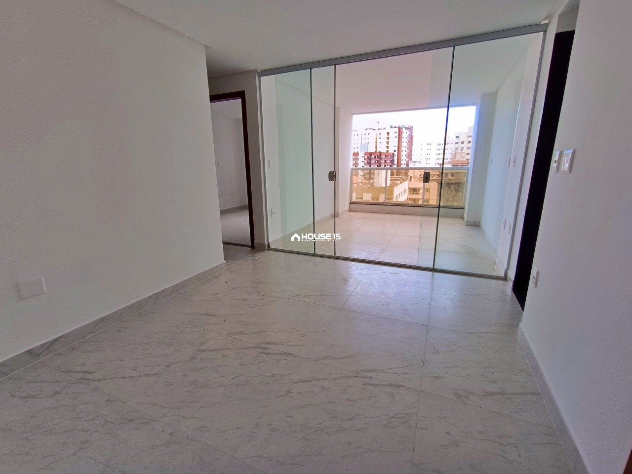 Apartamento de 2 Quartos à Venda na Praia do Morro - Guarapari - Espírito Santo - Brasil - 2