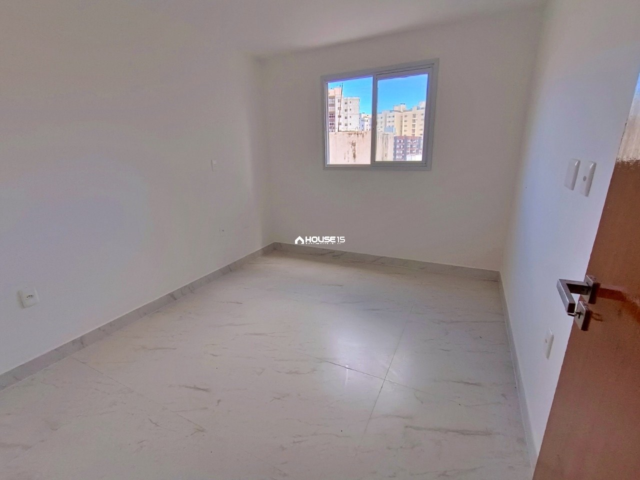 Apartamento de 2 Quartos à Venda na Praia do Morro - Guarapari - Espírito Santo - Brasil - 3