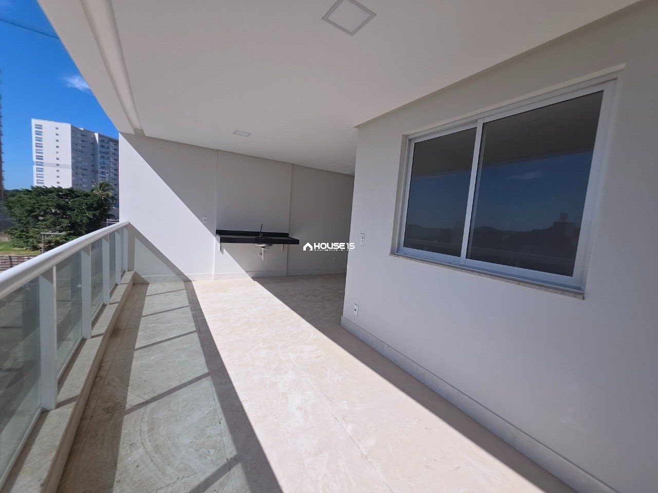 Apartamento de 2 Quartos à Venda na Praia do Morro - Guarapari - Espírito Santo - Brasil - 2