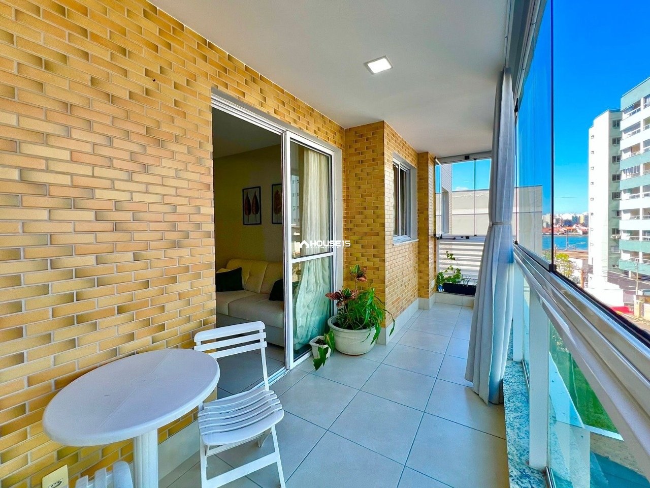 Apartamento de 3 Quartos à Venda no Centro - Guarapari - Espírito Santo - Brasil - 2