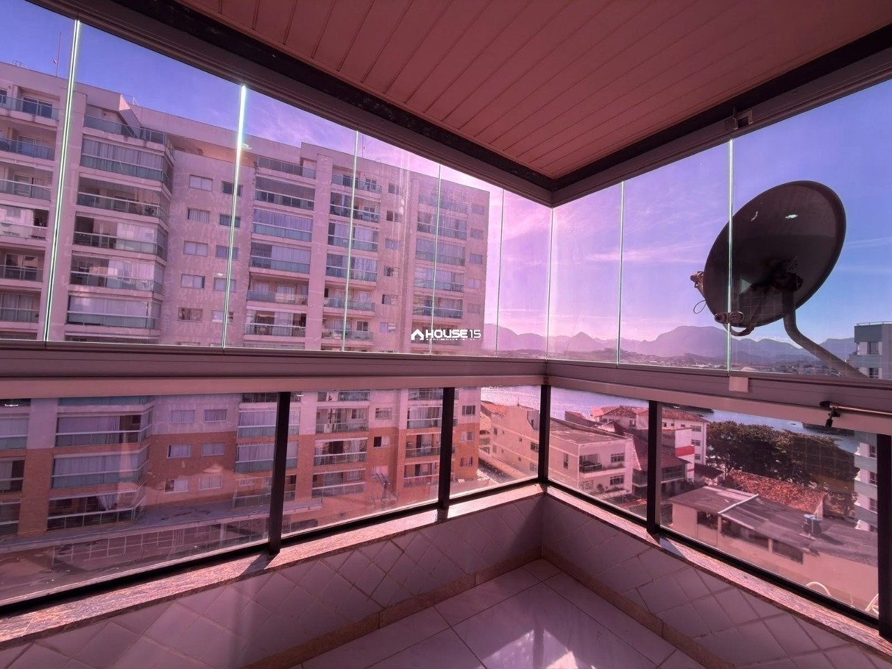 Apartamento de 3 Quartos à Venda no Centro - Guarapari - Espírito Santo - Brasil - 2