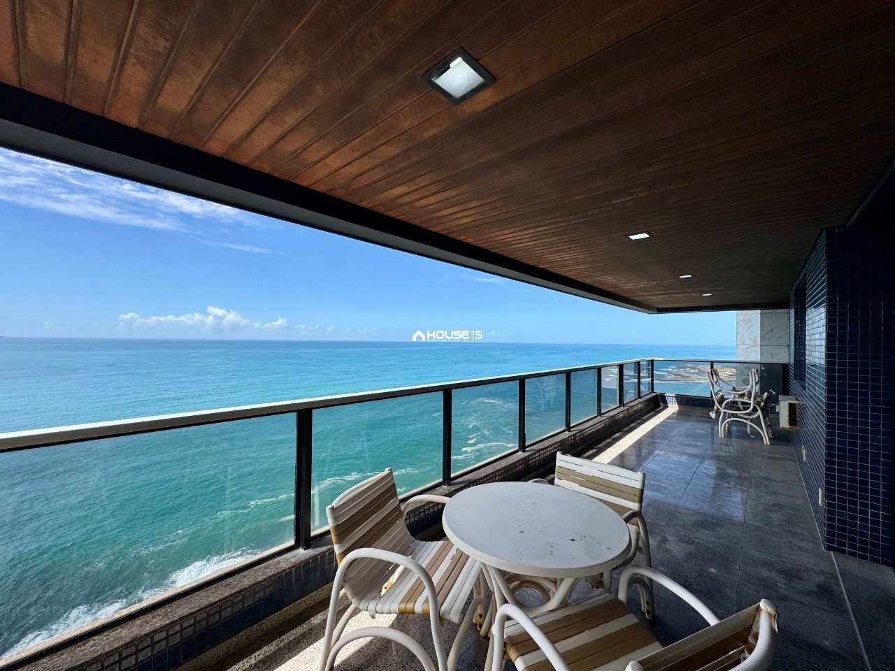 Apartamento de 4 Quartos à Venda no Centro - Guarapari - Espírito Santo - Brasil - 2