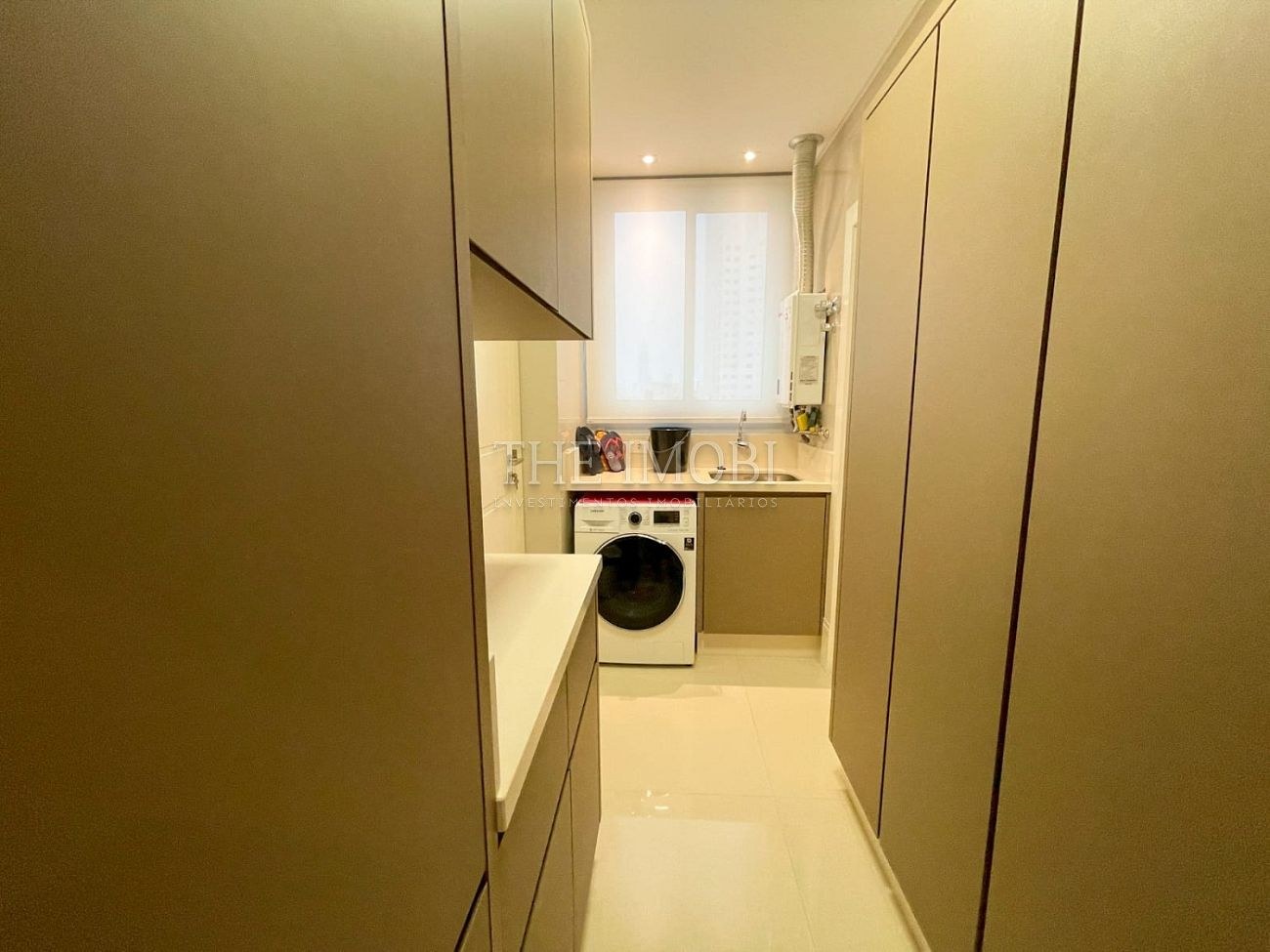 Apartamento Frente Mar com 3 Suítes à Venda em Balneário Camboriú - Santa Catarina - Brasil - 4