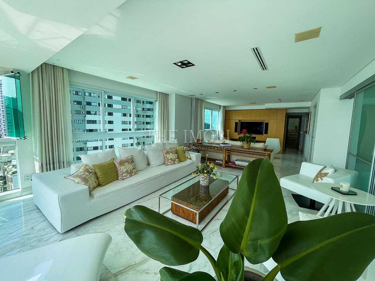 Apartamento Frente Mar com 3 Suítes à Venda em Balneário Camboriú - Santa Catarina - Brasil - 3