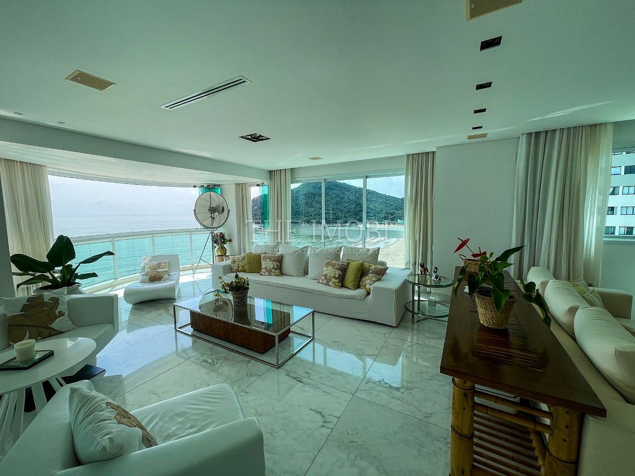 Apartamento Frente Mar com 3 Suítes à Venda em Balneário Camboriú - Santa Catarina - Brasil - 4
