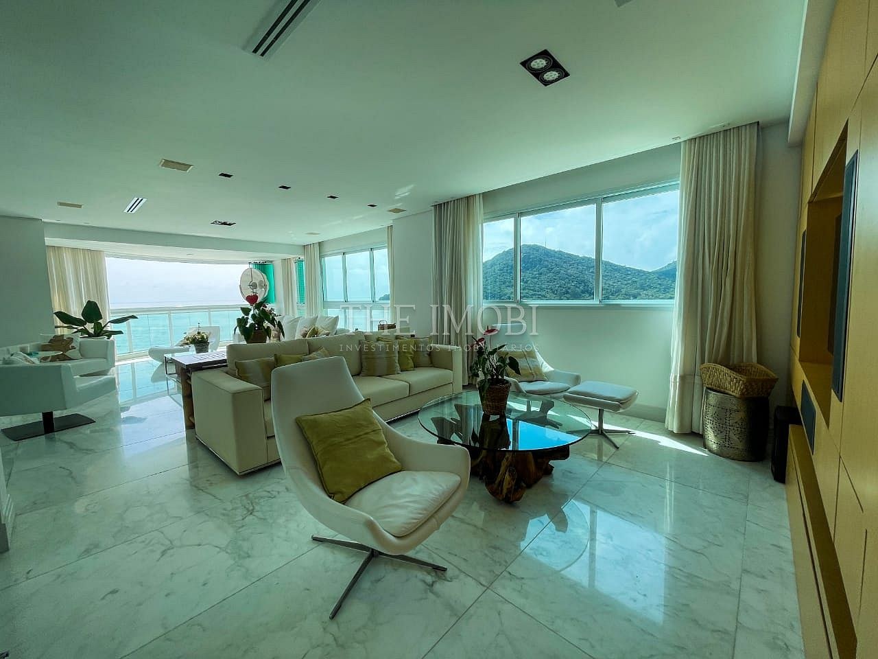 Apartamento Frente Mar com 3 Suítes à Venda em Balneário Camboriú - Santa Catarina - Brasil - 6