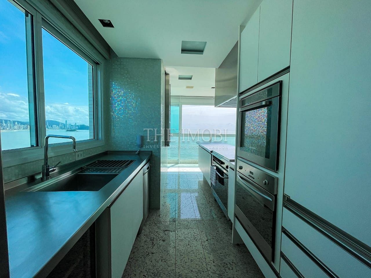 Apartamento Frente Mar com 3 Suítes à Venda em Balneário Camboriú - Santa Catarina - Brasil - 7