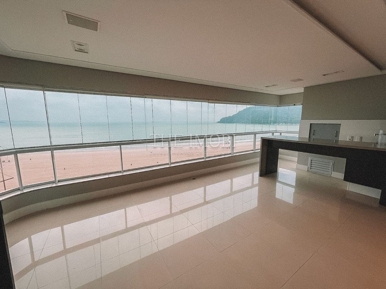 Apartamento Frente Mar com 3 Suítes à Venda em Balneário Camboriú - Santa Catarina - Brasil - 1