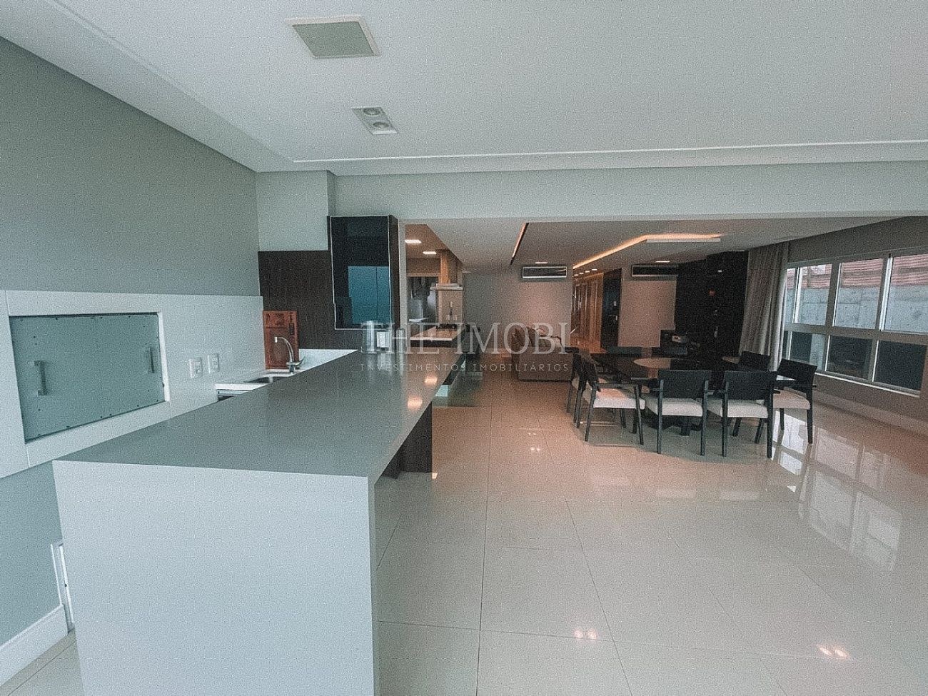 Apartamento Frente Mar com 3 Suítes à Venda em Balneário Camboriú - Santa Catarina - Brasil - 2