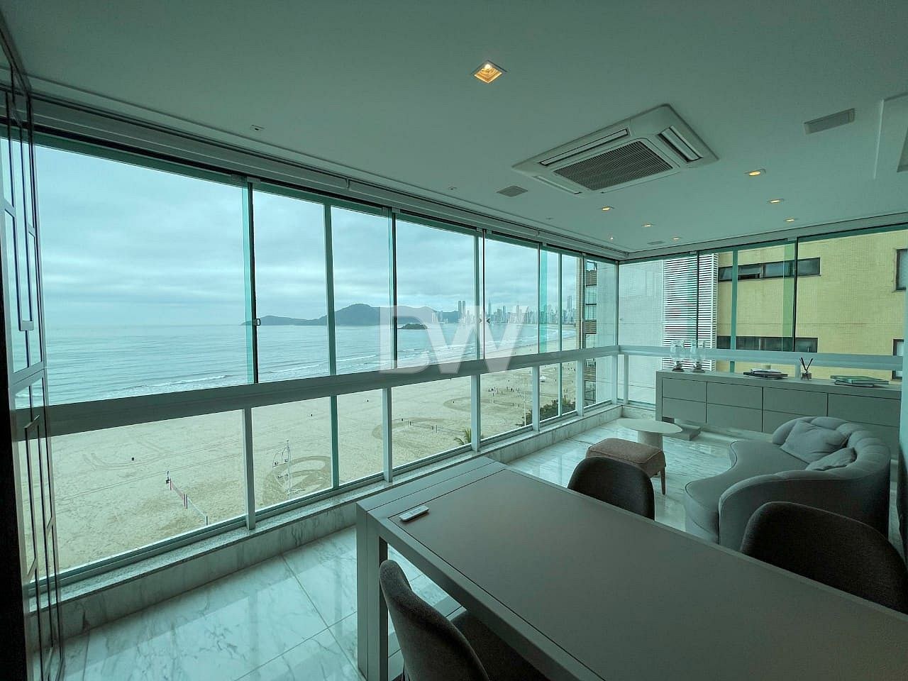Appartement Face à la Mer 4 Suites à Vendre à Balneário Camboriú - Santa Catarina - Brésil - 2