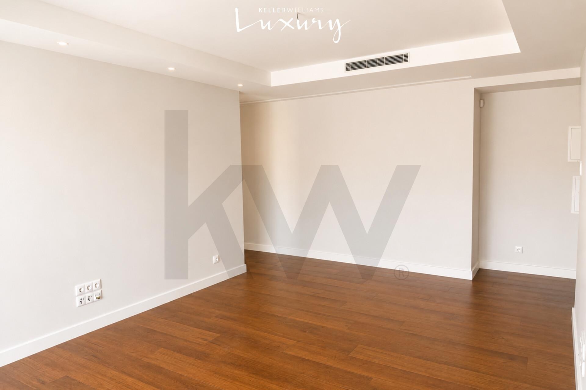 Apartamento T1 à Venda em Almada - Setúbal - Portugal - 4