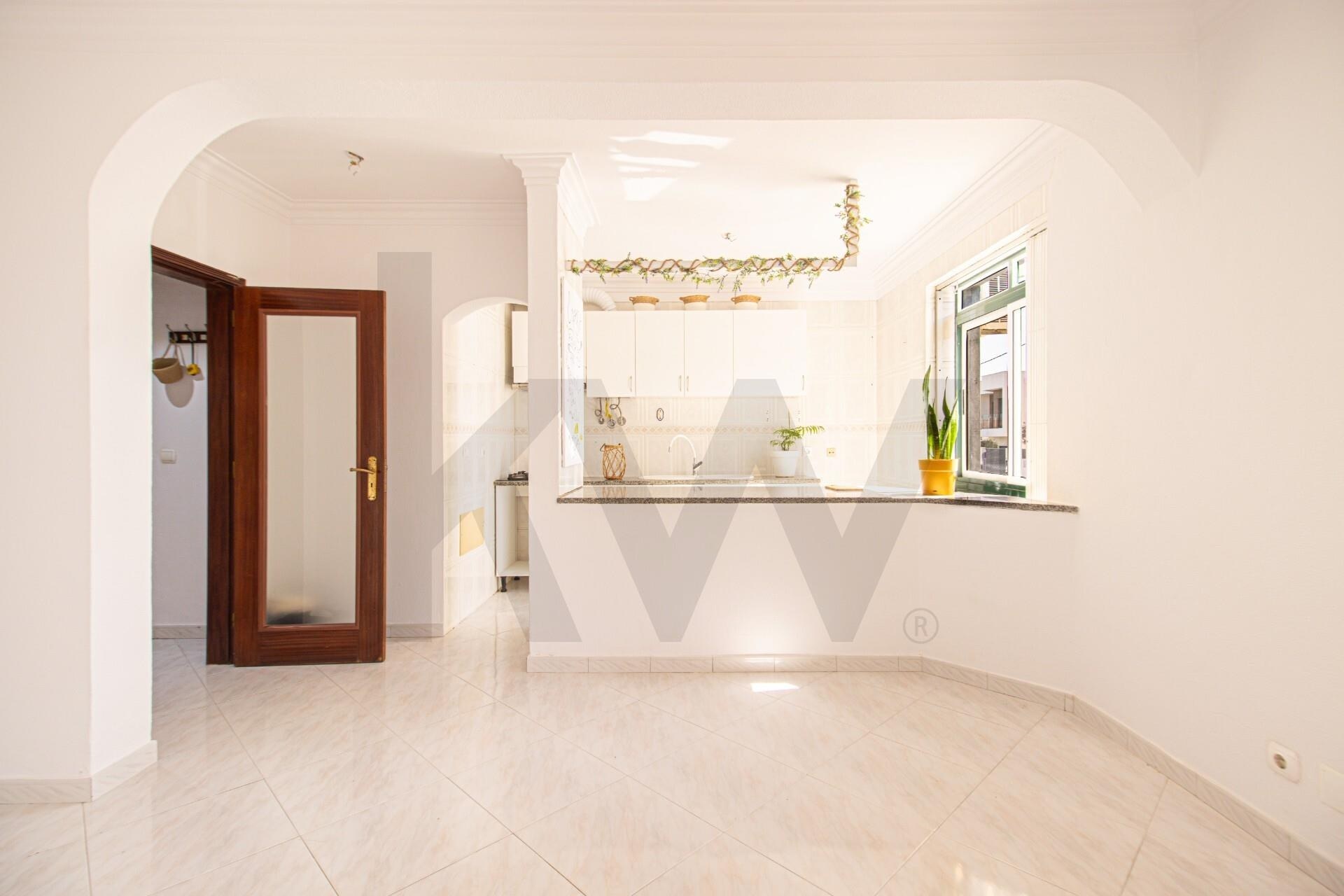 Apartamento T1 à Venda em Almada - Setúbal - Portugal - 3