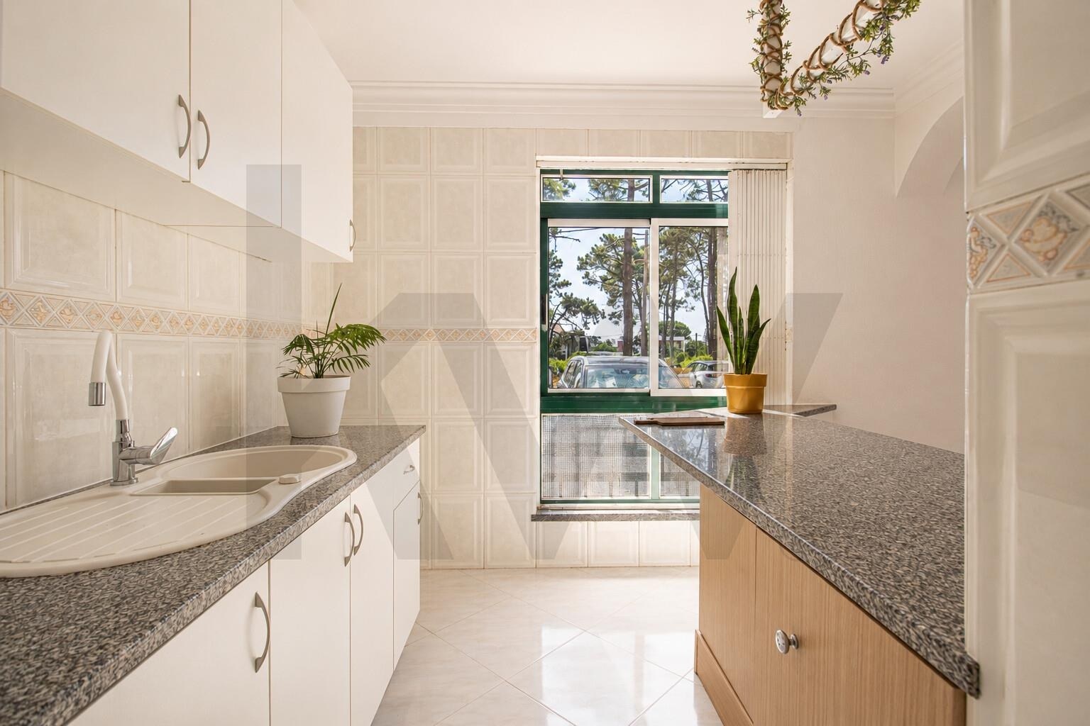 Apartamento T1 à Venda em Almada - Setúbal - Portugal - 4