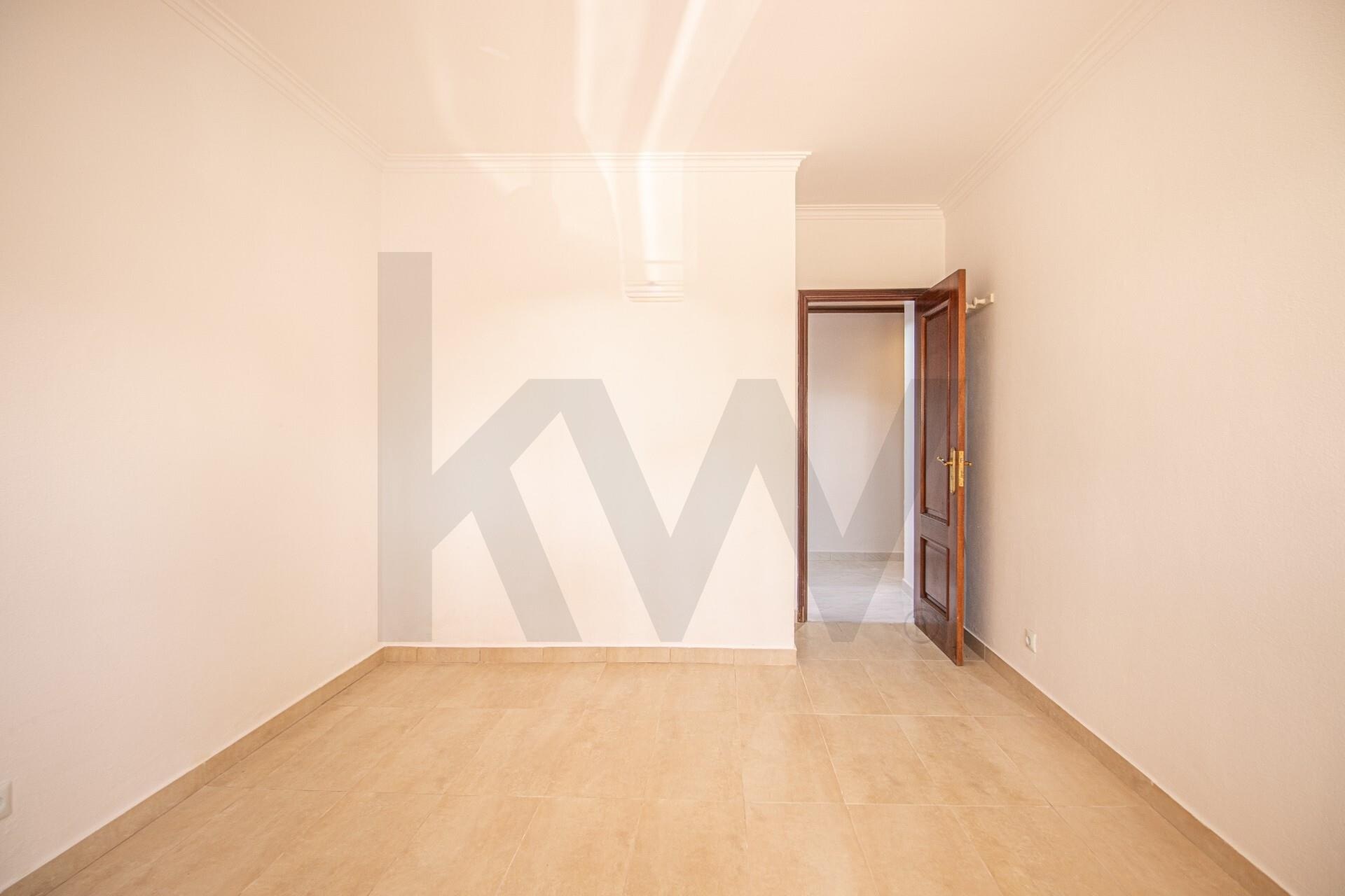 Apartamento T1 à Venda em Almada - Setúbal - Portugal - 8