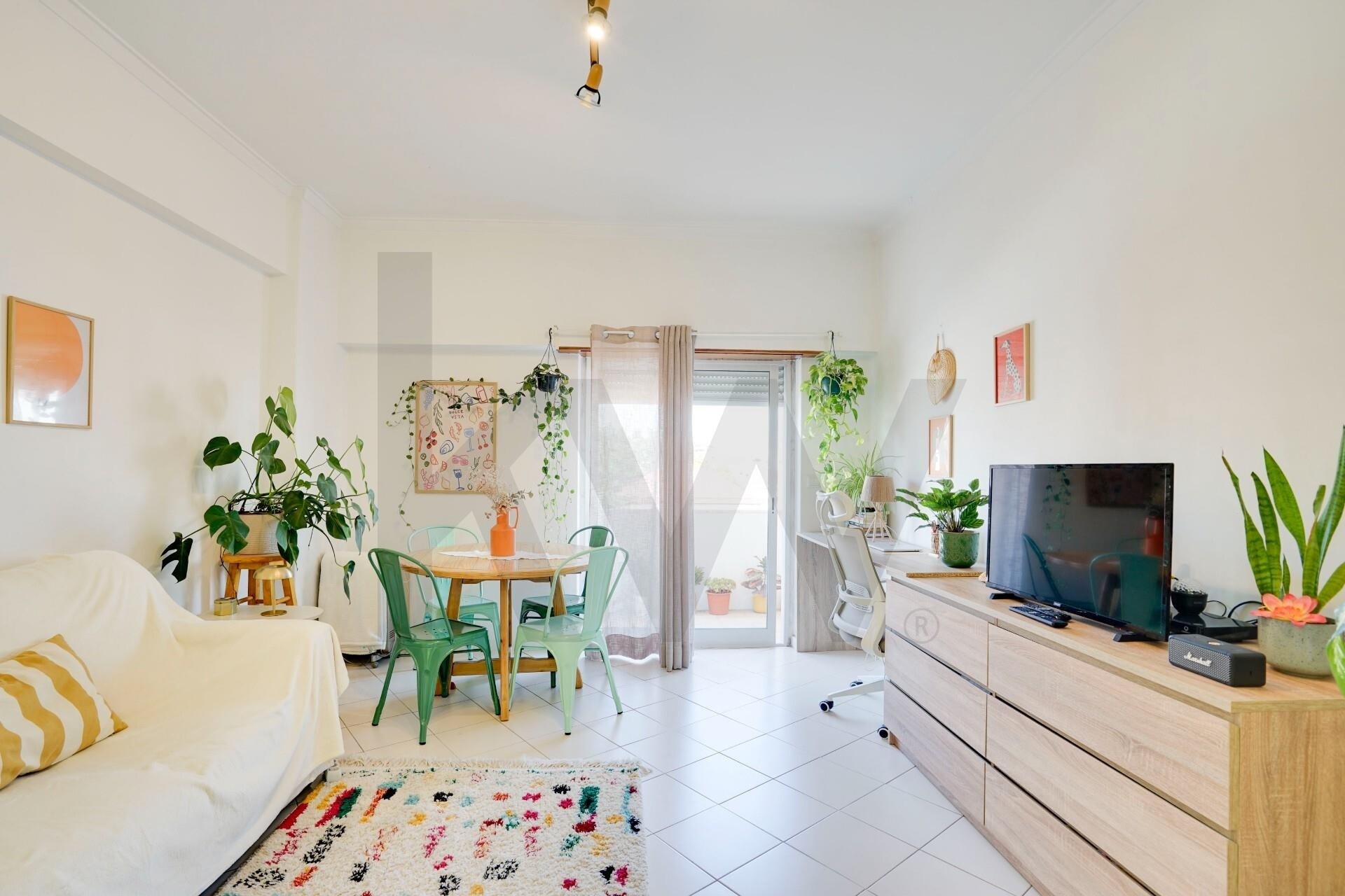 Apartamento T1 à Venda em Almada - Setúbal - Portugal - 2