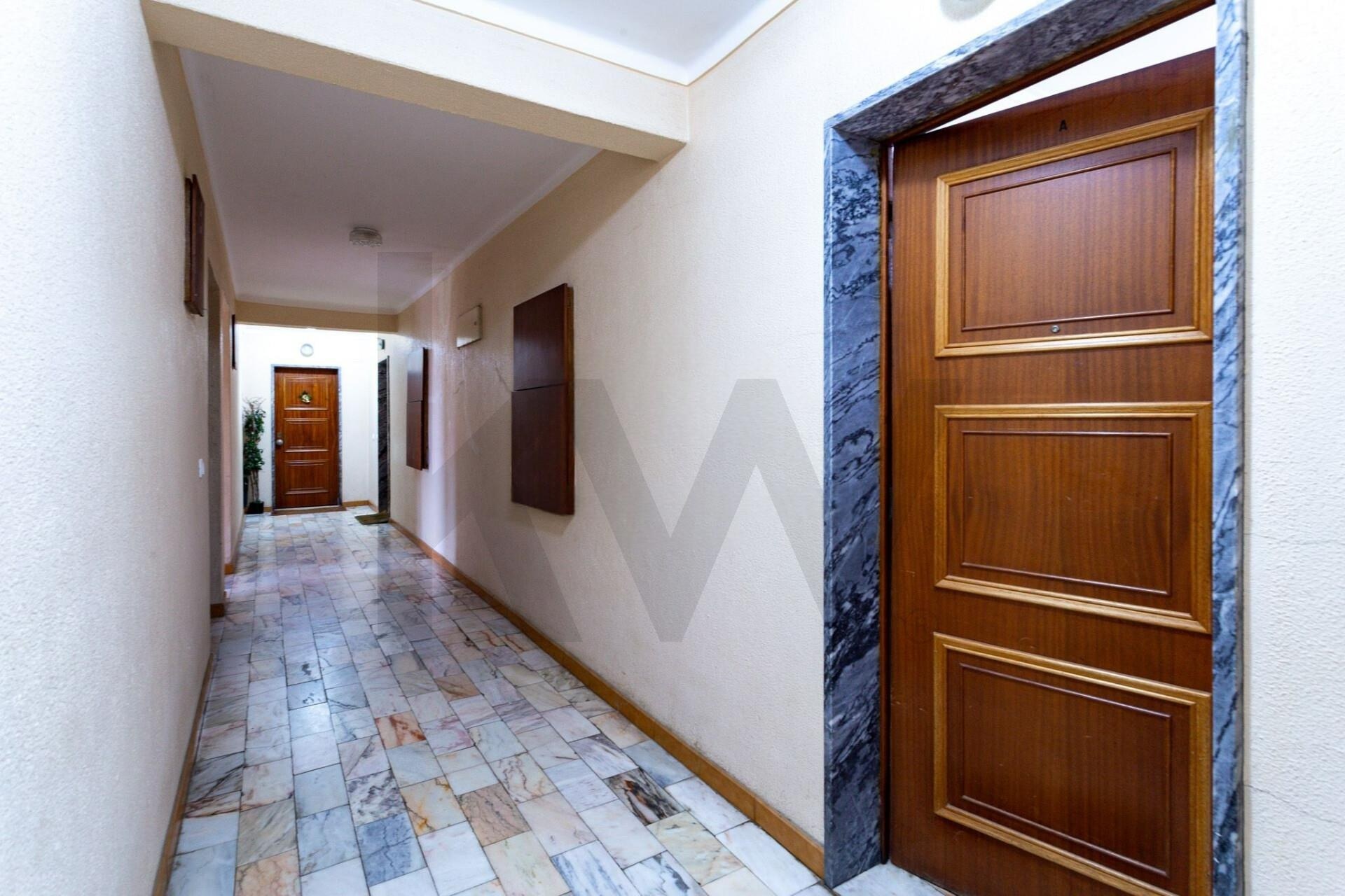 Apartamento T1 à Venda em Almada - Setúbal - Portugal - 3