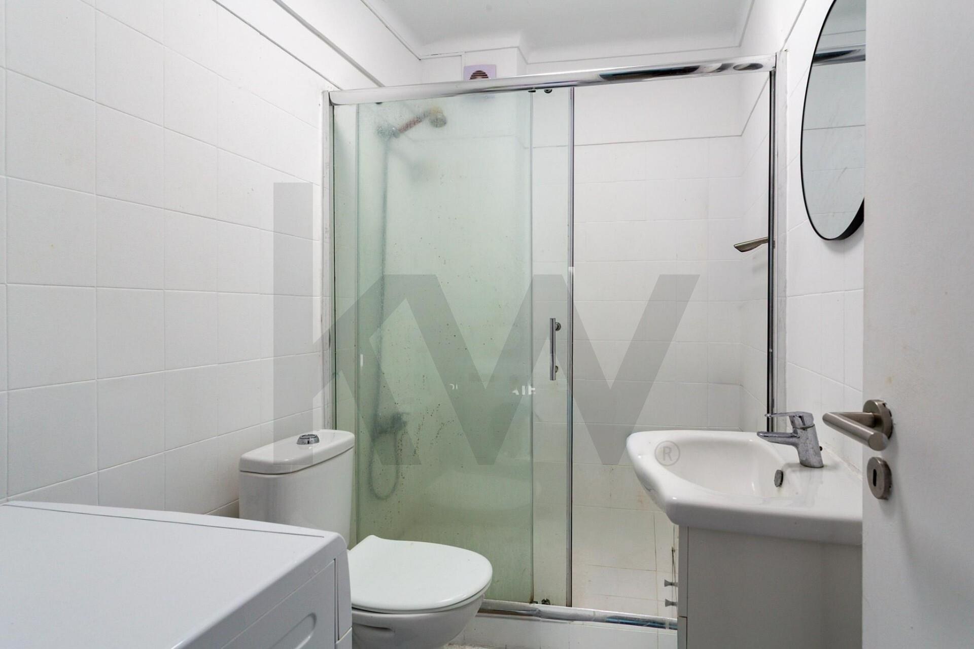 Apartamento T1 à Venda em Almada - Setúbal - Portugal - 8