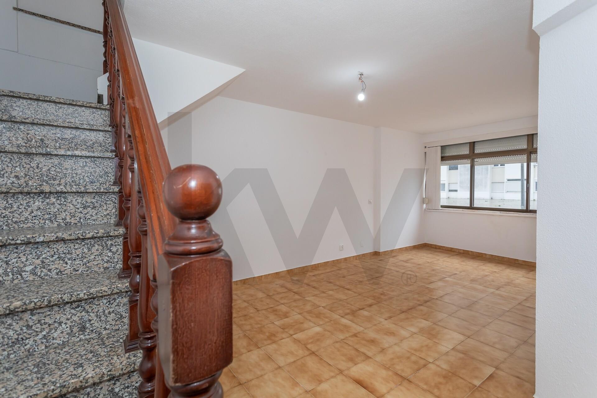 Apartamento T1 à Venda em Almada - Setúbal - Portugal - 2