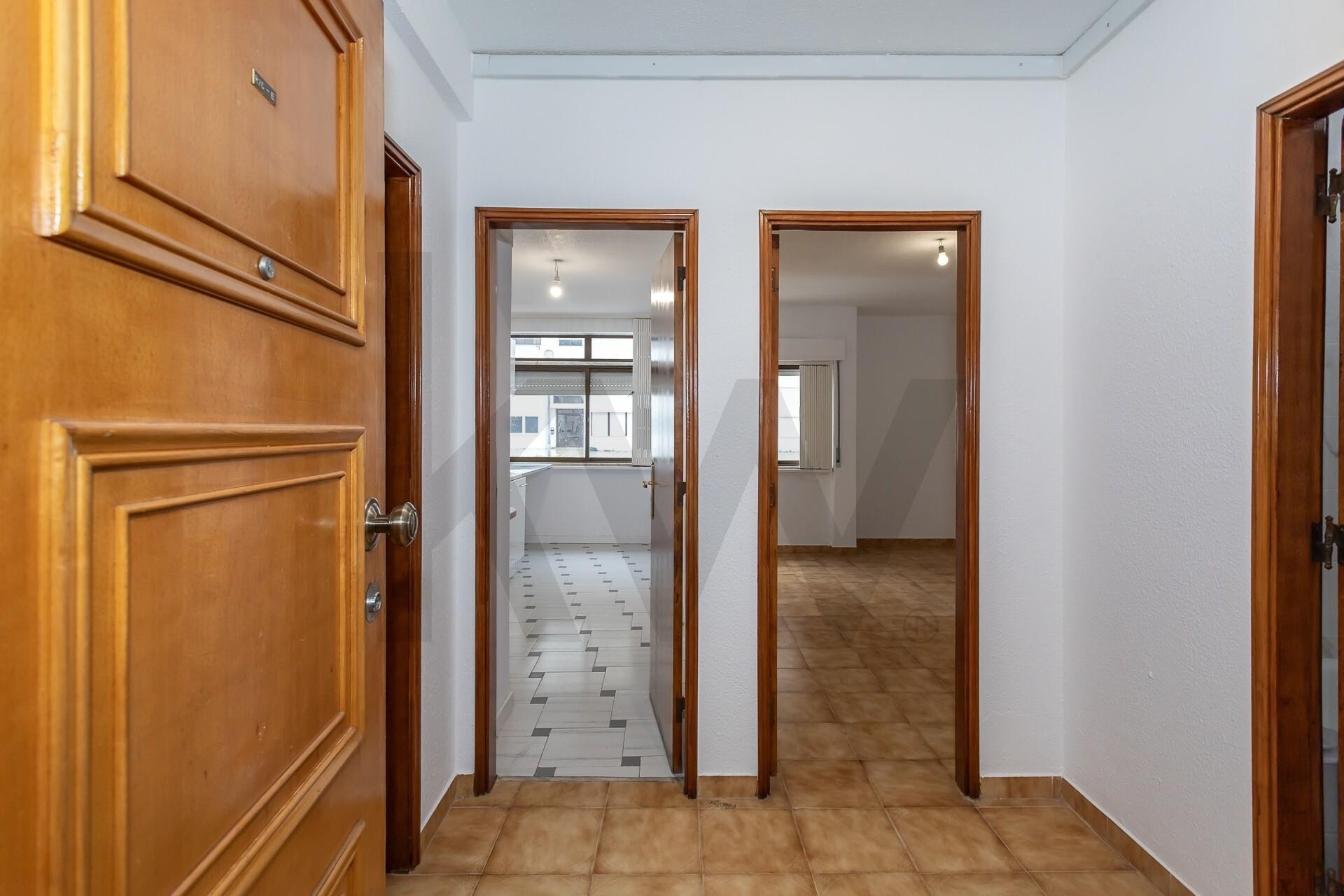 Apartamento T1 à Venda em Almada - Setúbal - Portugal - 4
