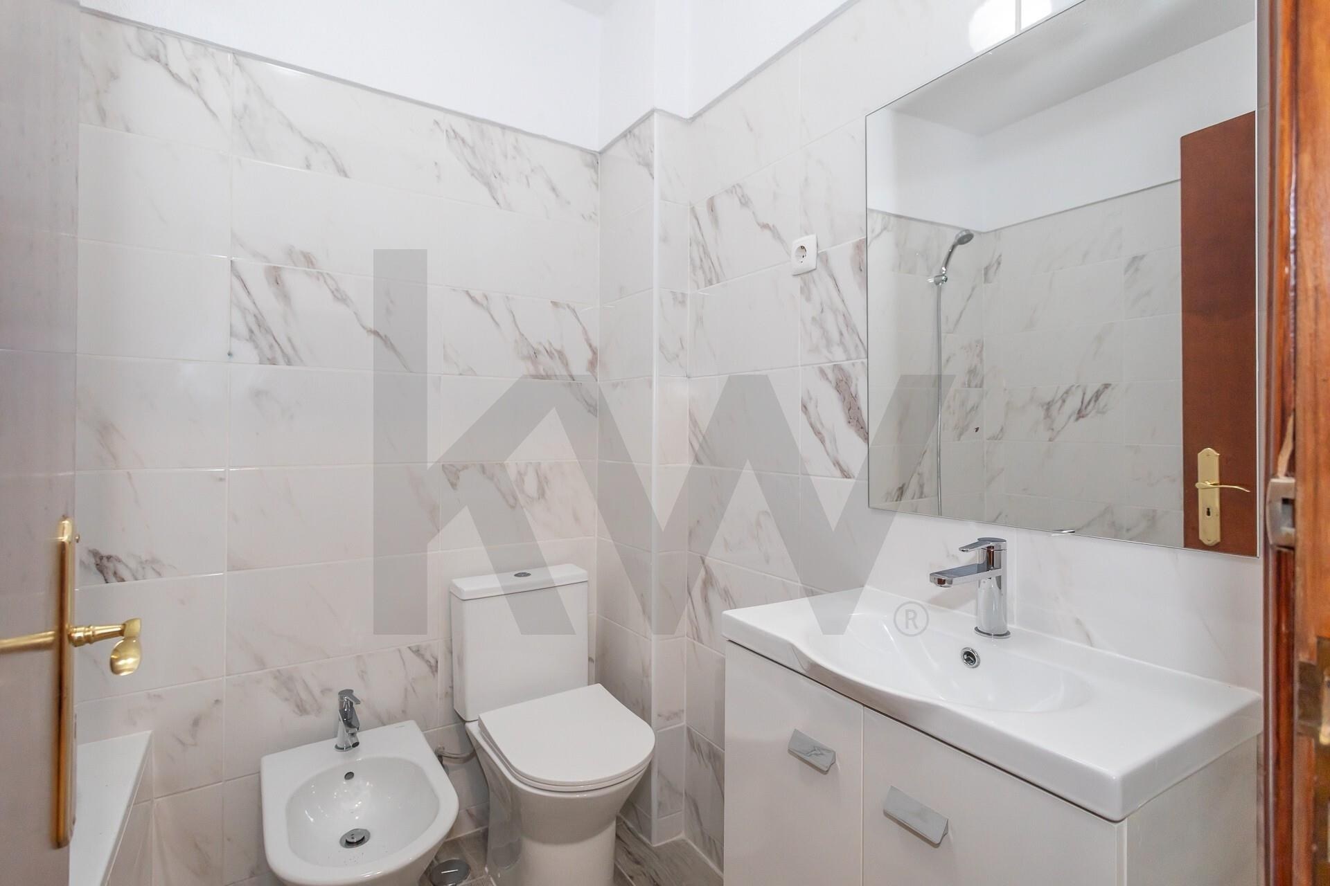 Apartamento T1 à Venda em Almada - Setúbal - Portugal - 6