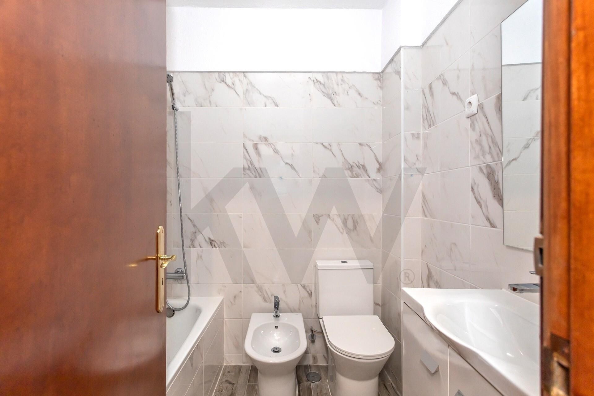 Apartamento T1 à Venda em Almada - Setúbal - Portugal - 7