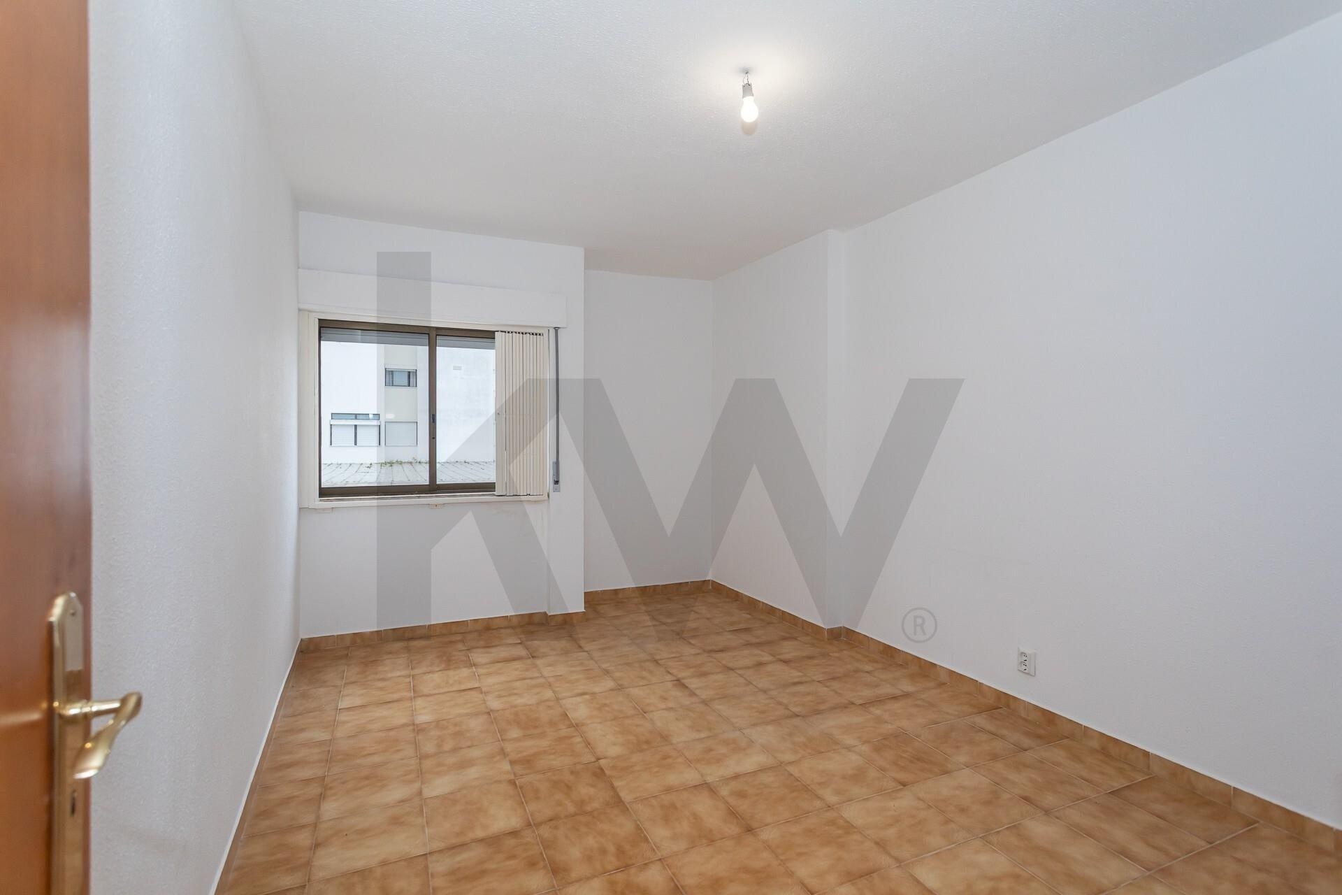 Apartamento T1 à Venda em Almada - Setúbal - Portugal - 8