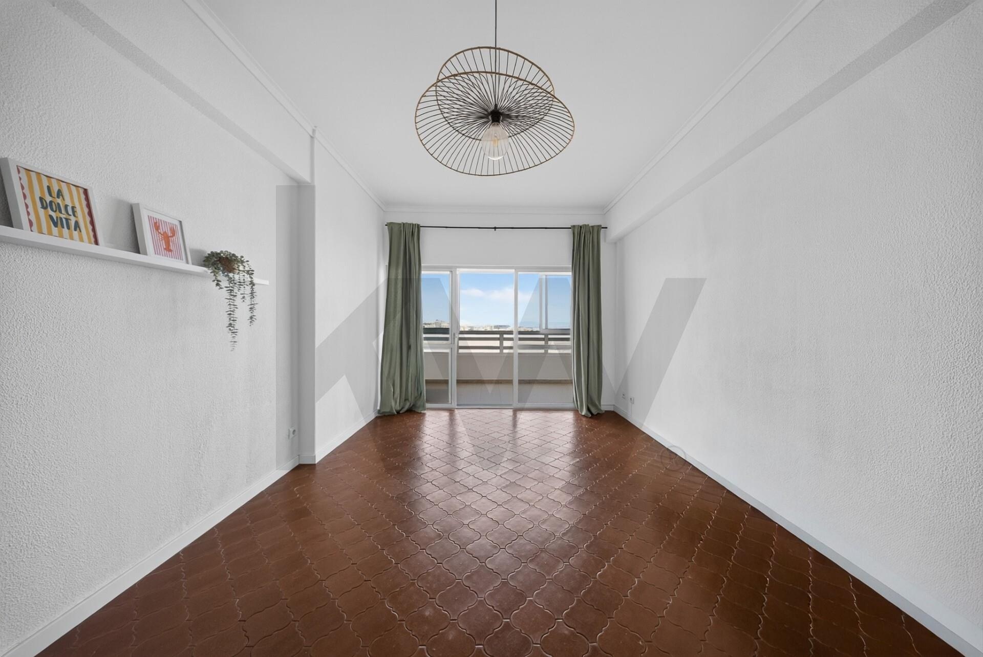 Apartamento T1 à Venda em Almada - Setúbal - Portugal - 1
