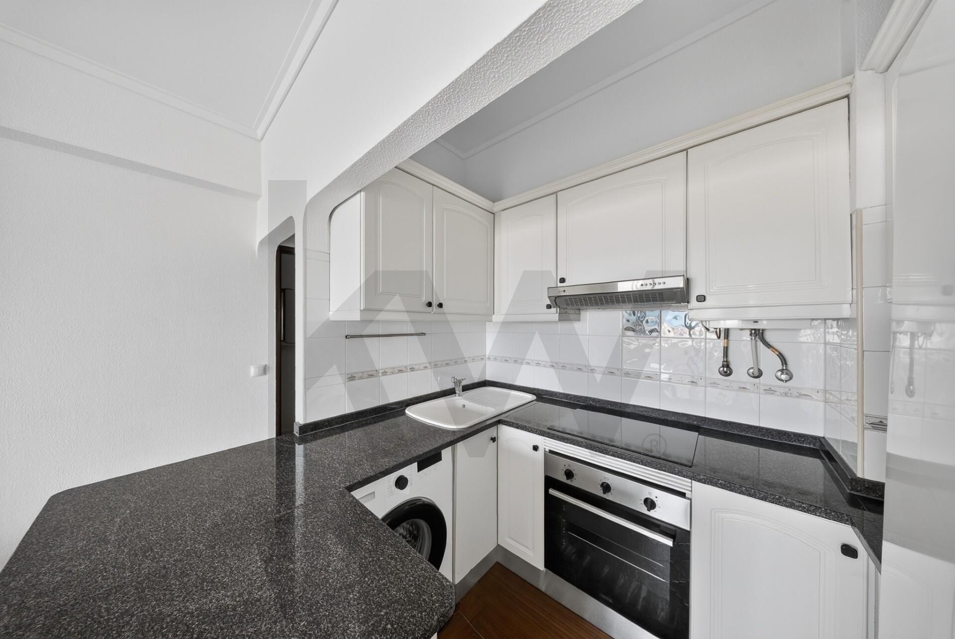 Apartamento T1 à Venda em Almada - Setúbal - Portugal - 4