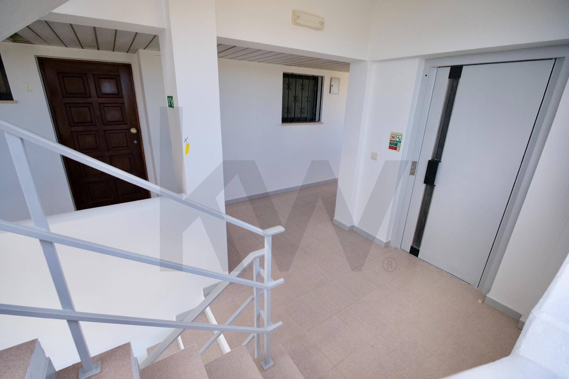 Apartamento T1 à Venda em Alvor - Algarve - Portugal - 3