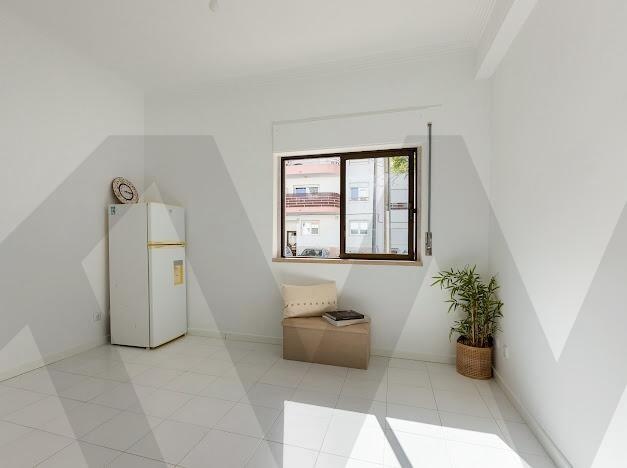 1 Bedroom Home for Sale in Charneca Da Caparica - Setúbal - Portugal - 8
