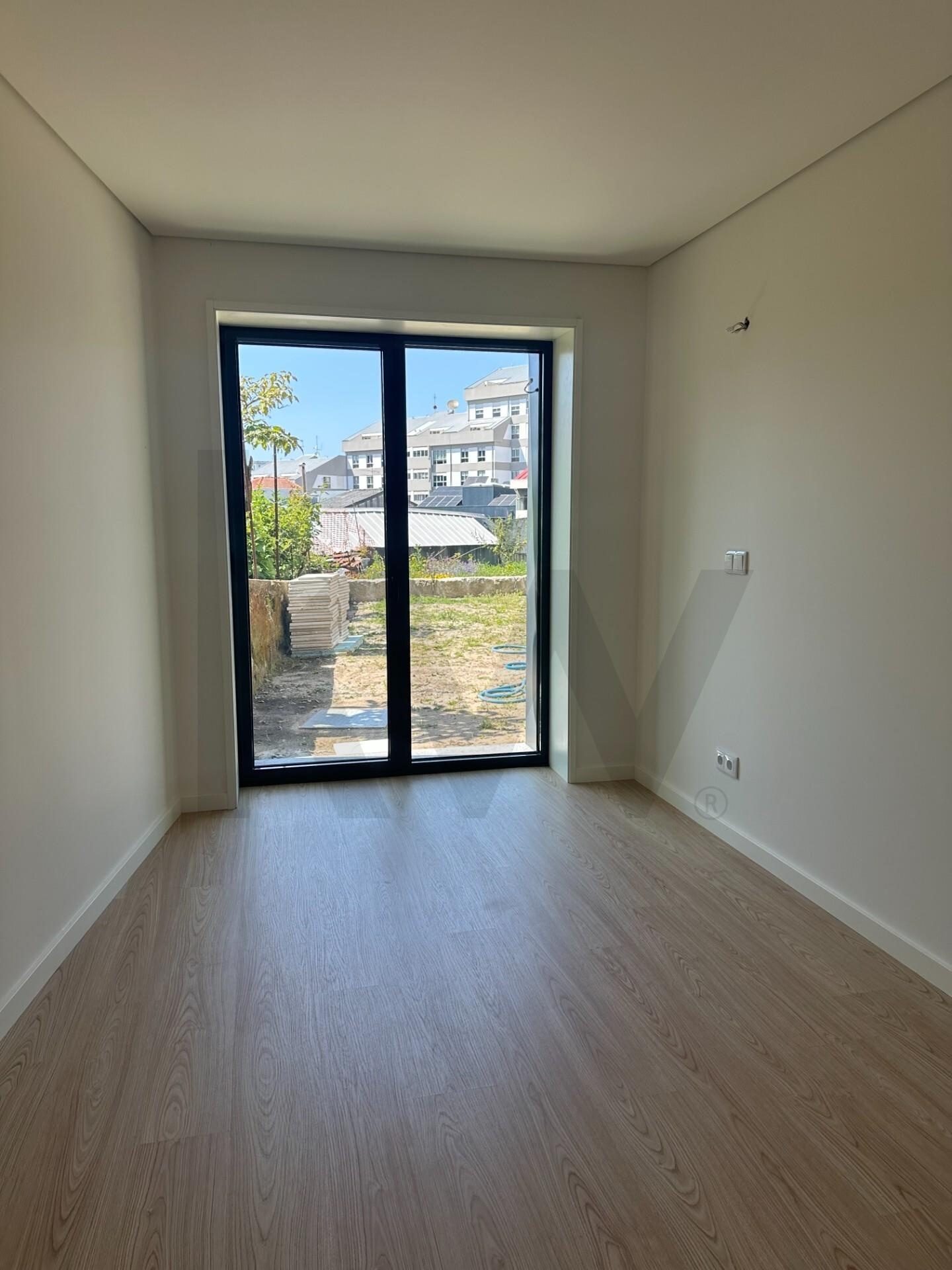 Apartamento T1 à Venda em Porto - Portugal - 1