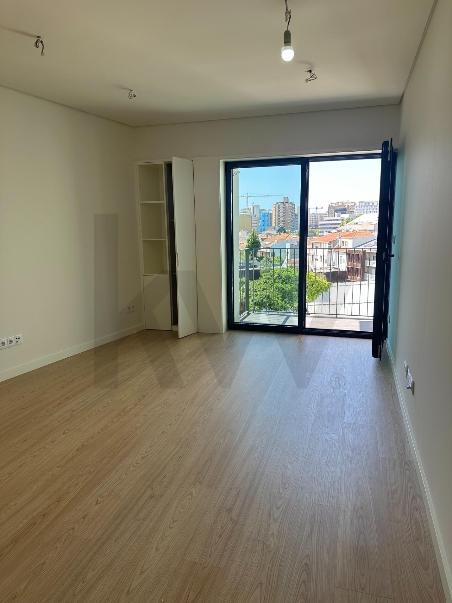 Apartamento T1 à Venda em Porto - Portugal - 3