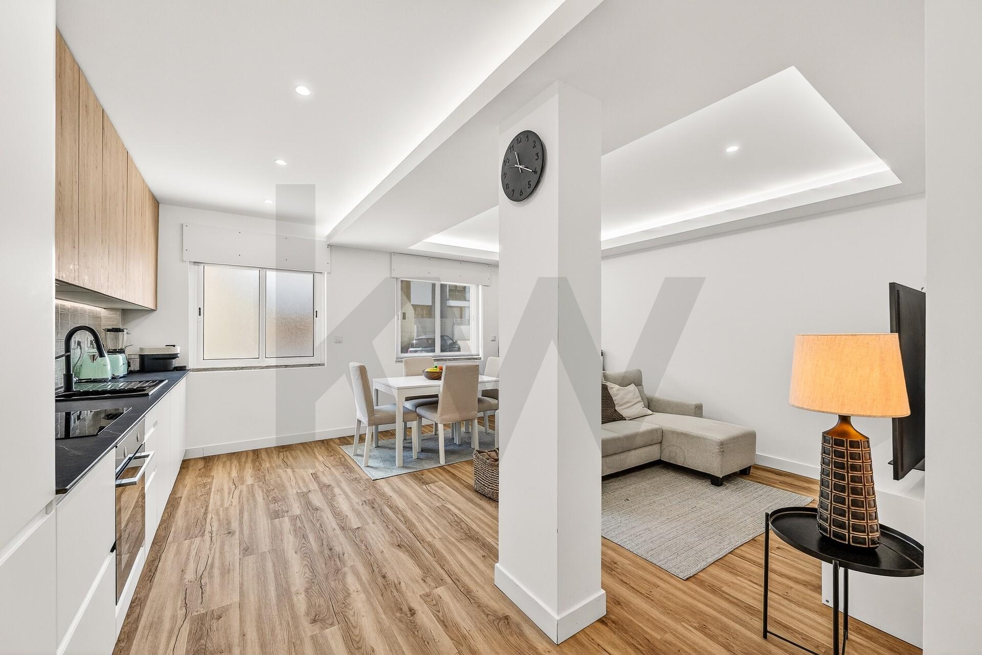 Apartamento T1 à Venda em Queijas - Lisboa - Portugal - 3