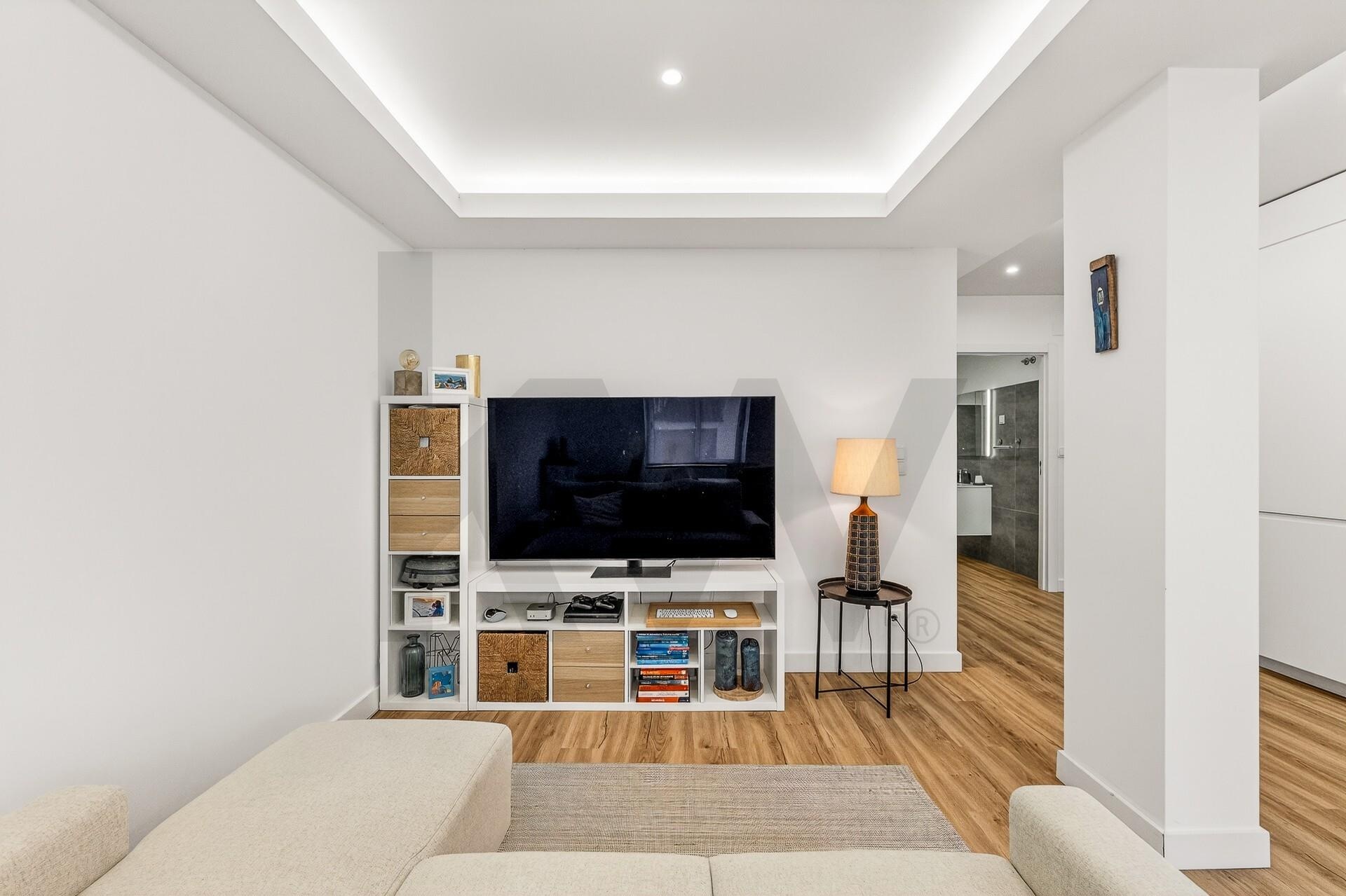 Apartamento T1 à Venda em Queijas - Lisboa - Portugal - 4