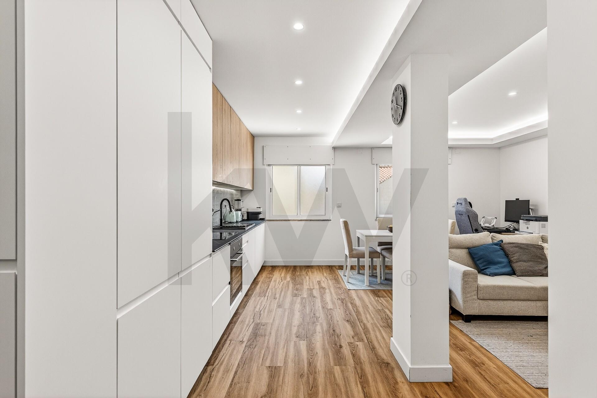 Apartamento T1 à Venda em Queijas - Lisboa - Portugal - 5