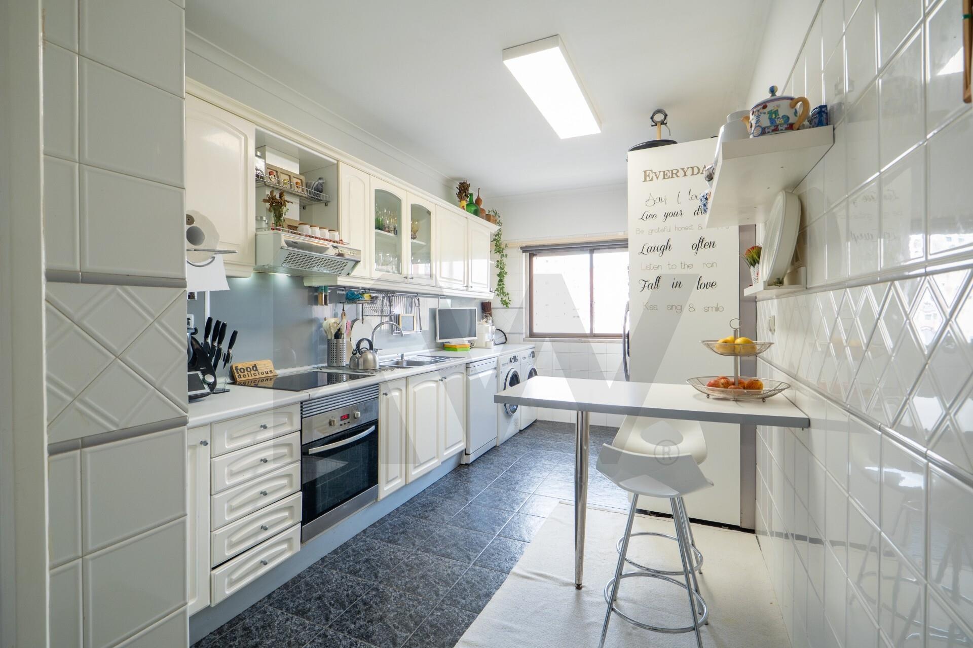 Apartamento T2 à Venda em Agualva-Cacém - Lisboa - Portugal - 1