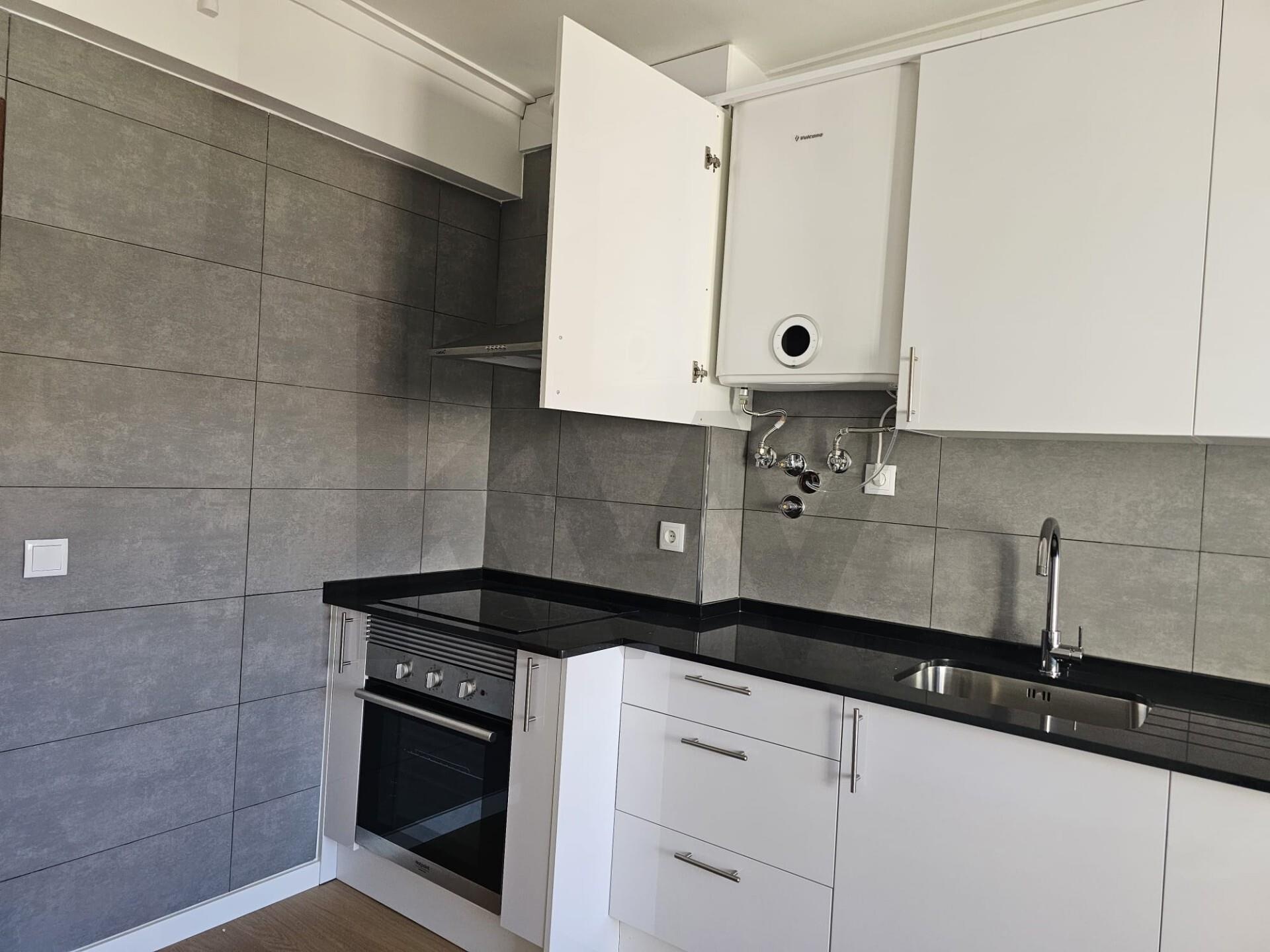Apartamento T2 à Venda em Agualva-Cacém - Lisboa - Portugal - 3