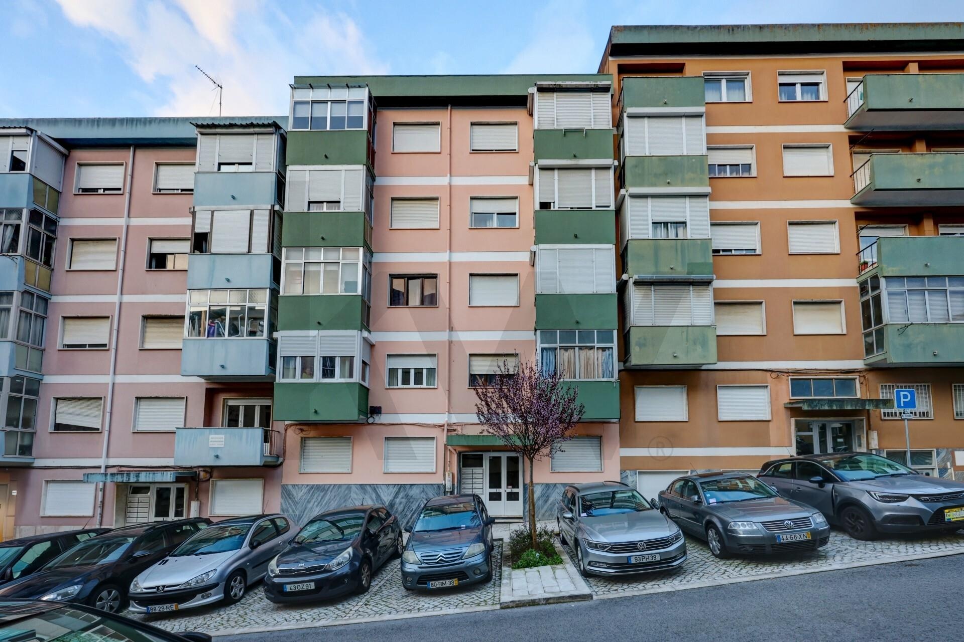 Apartamento T2 à Venda em Agualva-Cacém - Lisboa - Portugal - 2