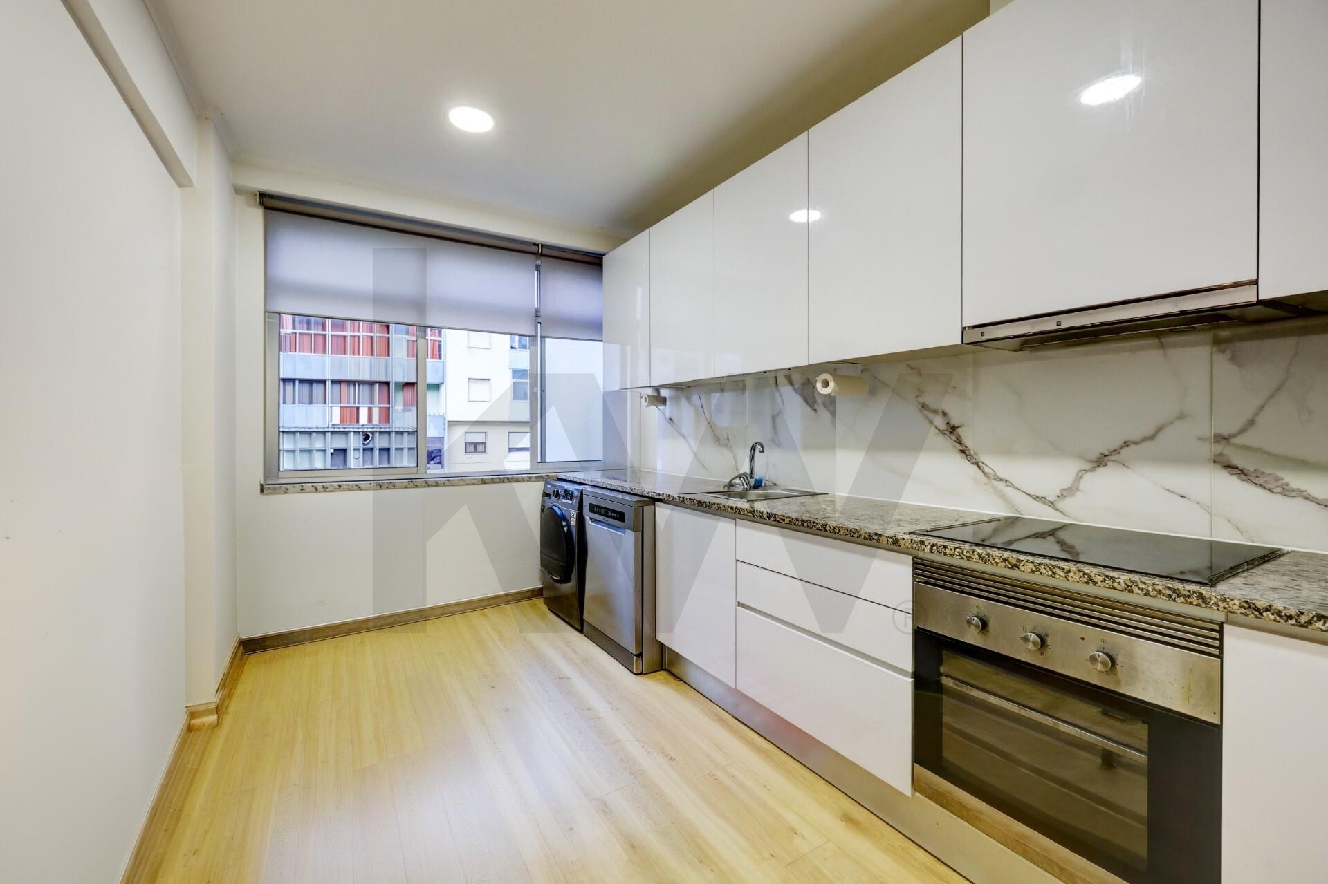 Apartamento T2 à Venda em Agualva-Cacém - Lisboa - Portugal - 3