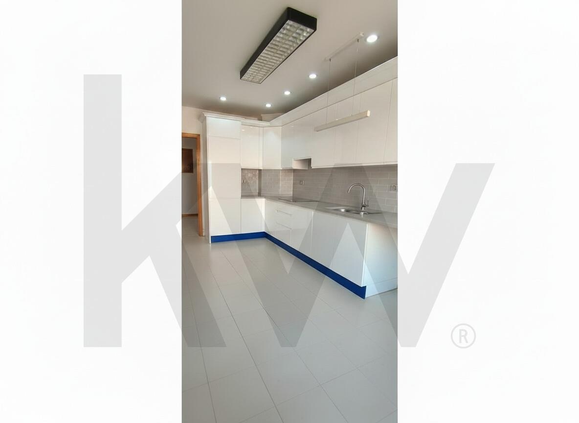 Apartamento T2 à Venda em Agualva-Cacém - Lisboa - Portugal - 2
