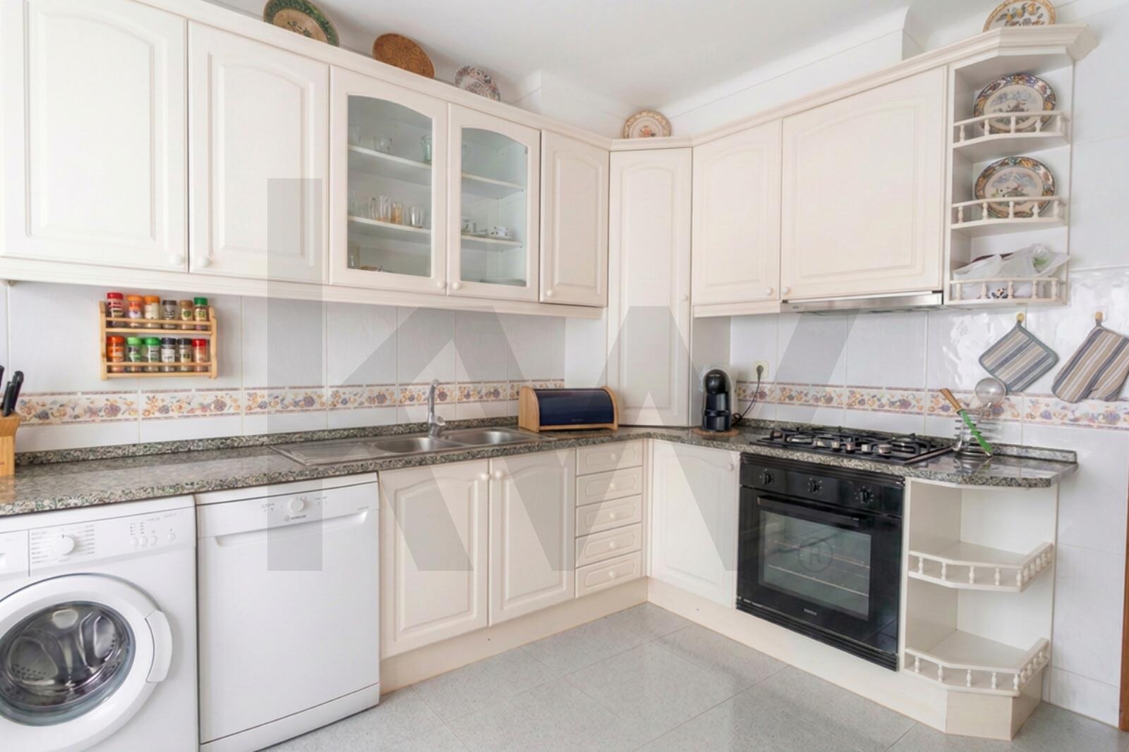 Apartamento T2 à Venda em Agualva-Cacém - Lisboa - Portugal - 1