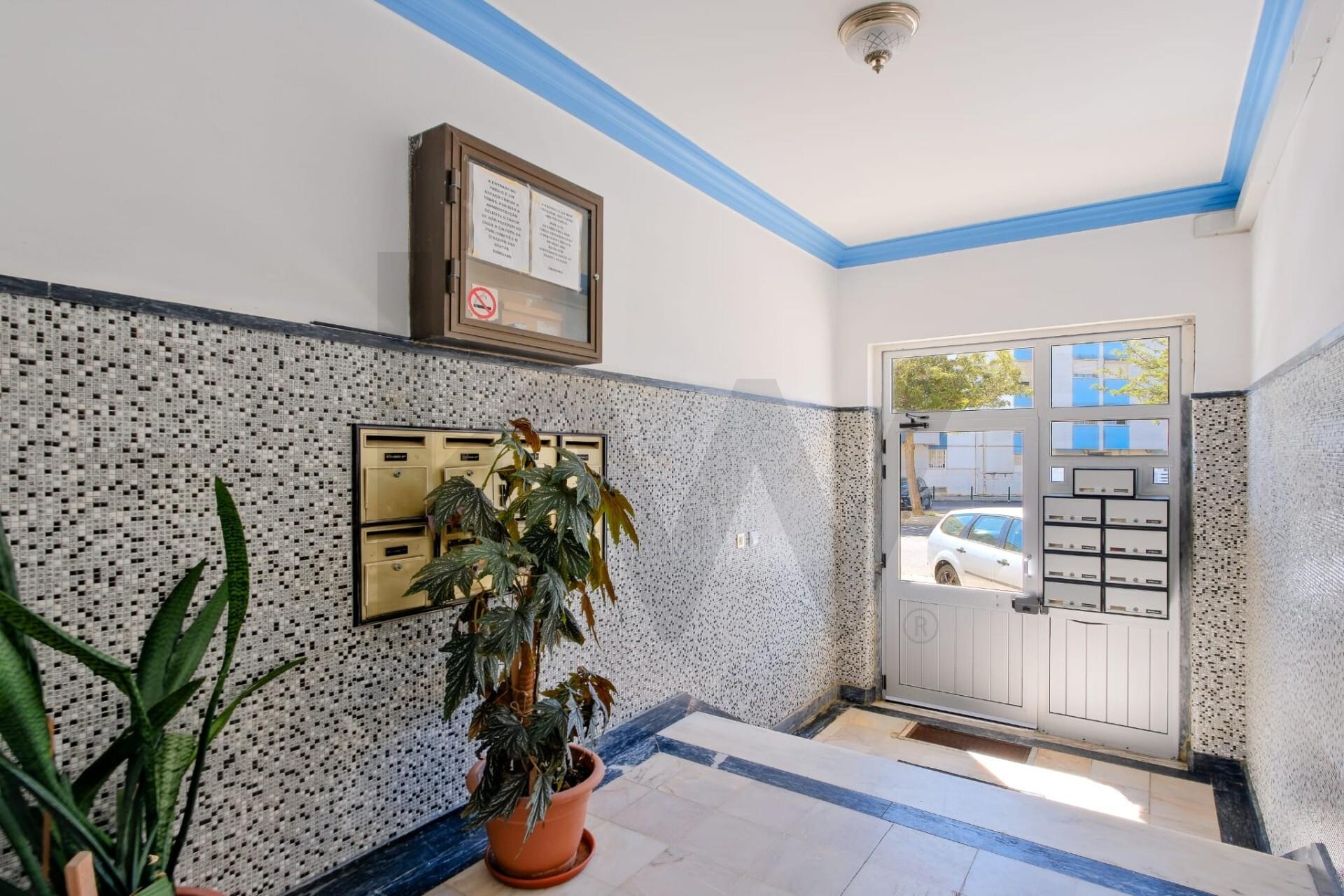 Apartamento T2 à Venda em Agualva-Cacém - Lisboa - Portugal - 3