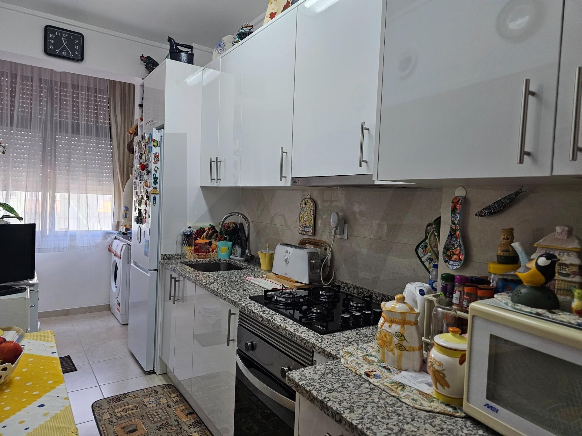 Apartamento T2 à Venda em Agualva-Cacém - Lisboa - Portugal - 2