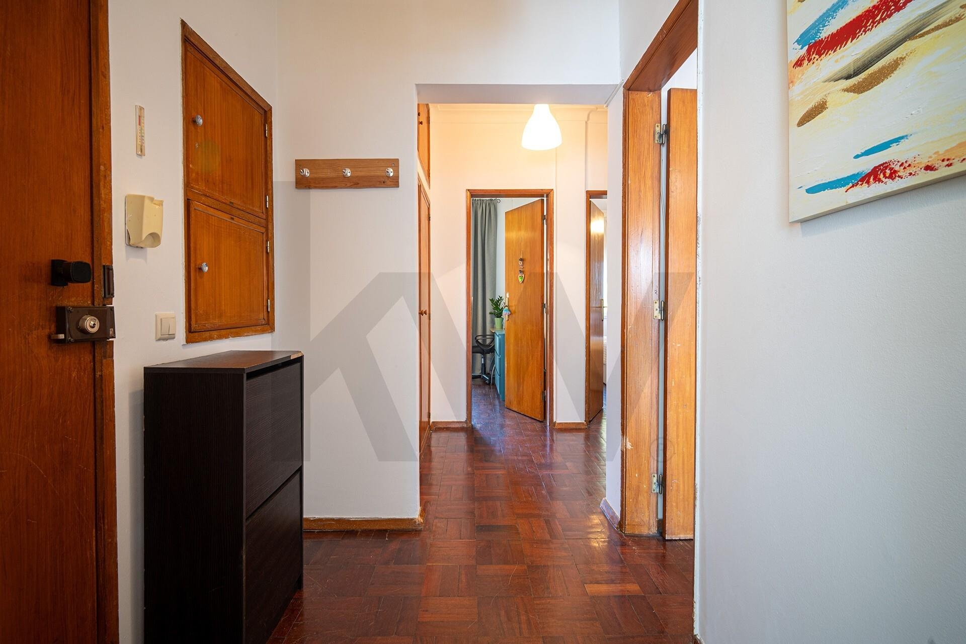 Apartamento T2 à Venda em Agualva-Cacém - Lisboa - Portugal - 2