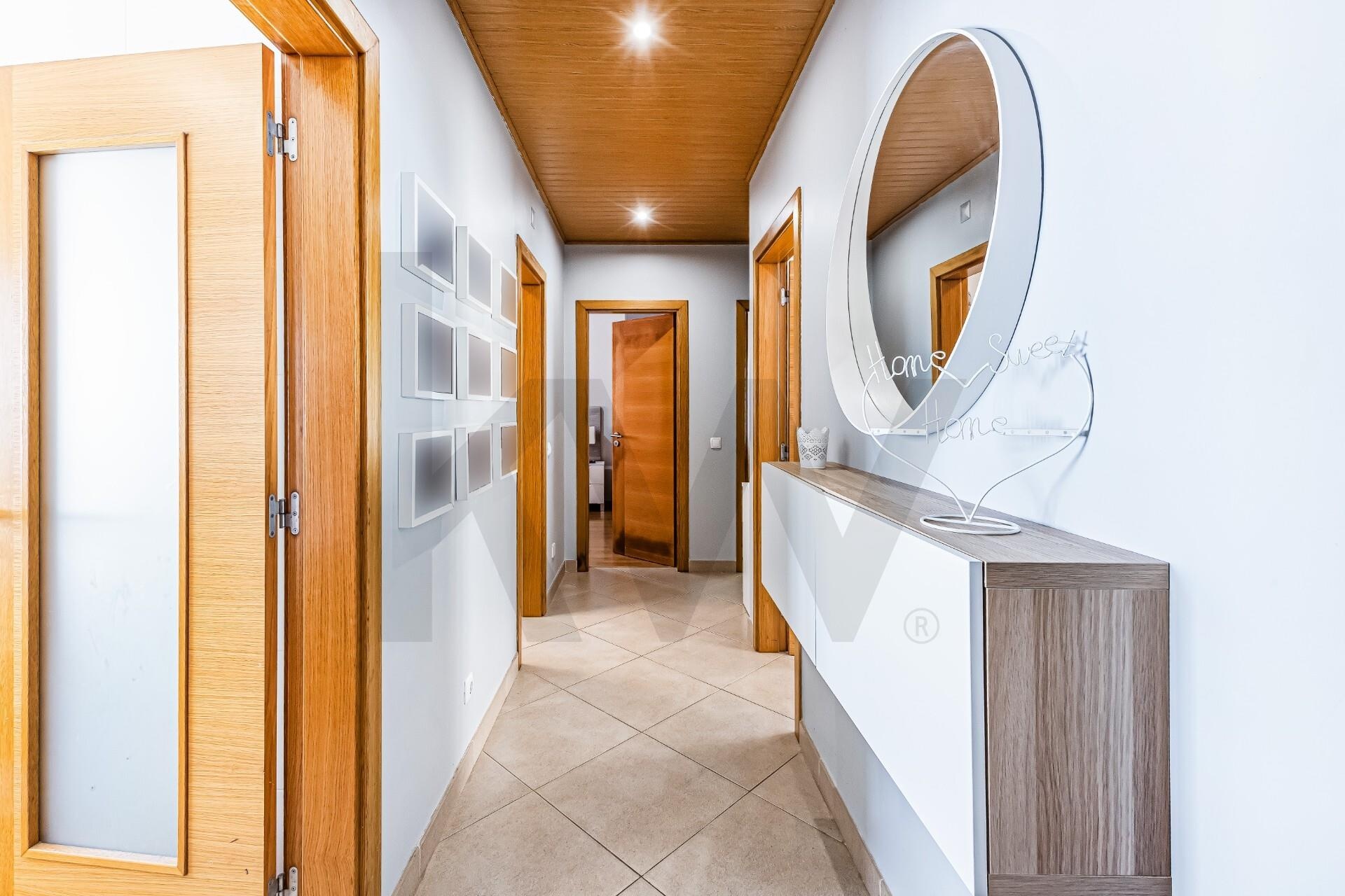 Apartamento T2 à Venda em Alcantarilha - Faro - Portugal - 3