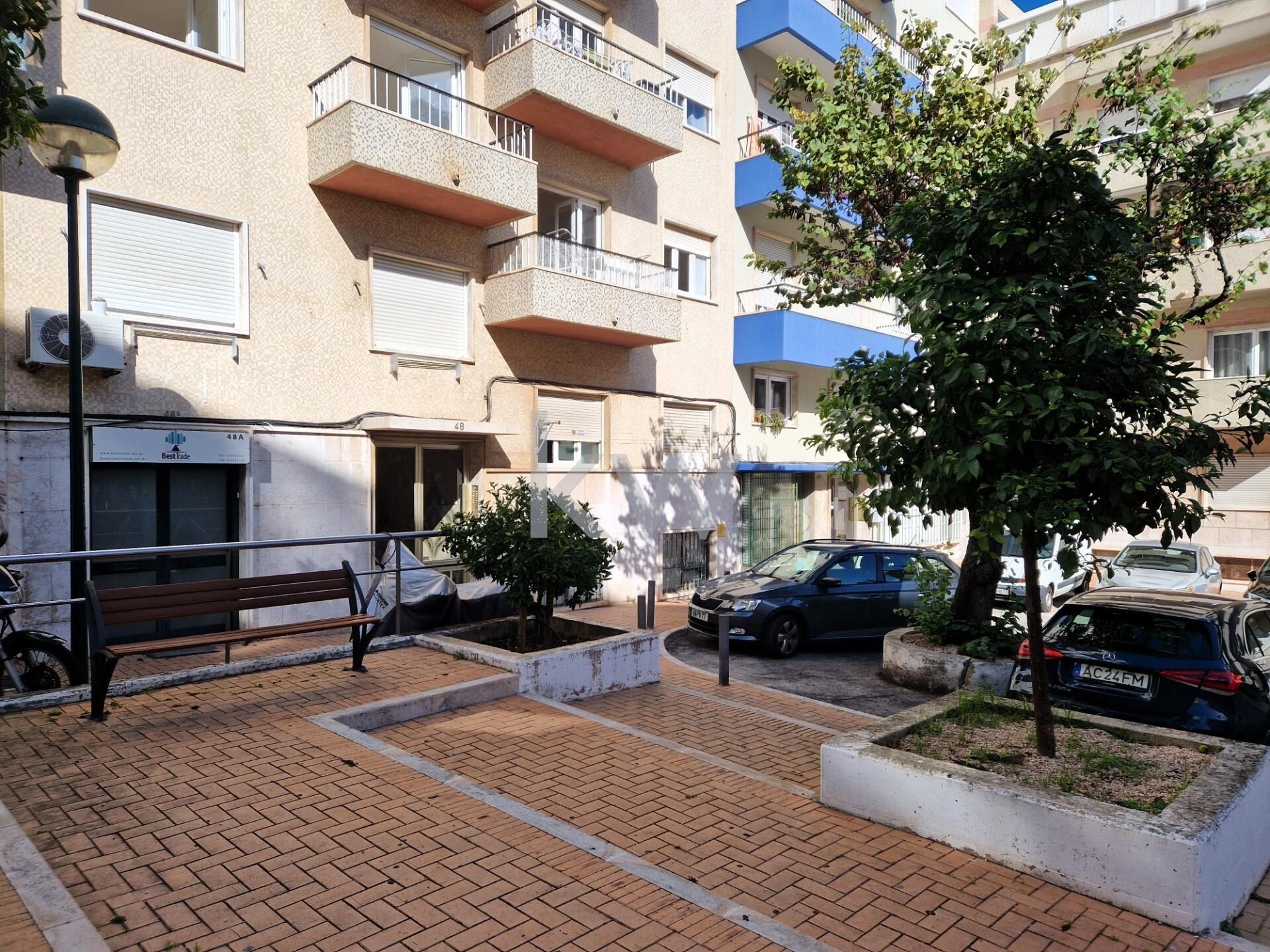Apartamento T2 à Venda em Algés - Lisboa - Portugal - 4