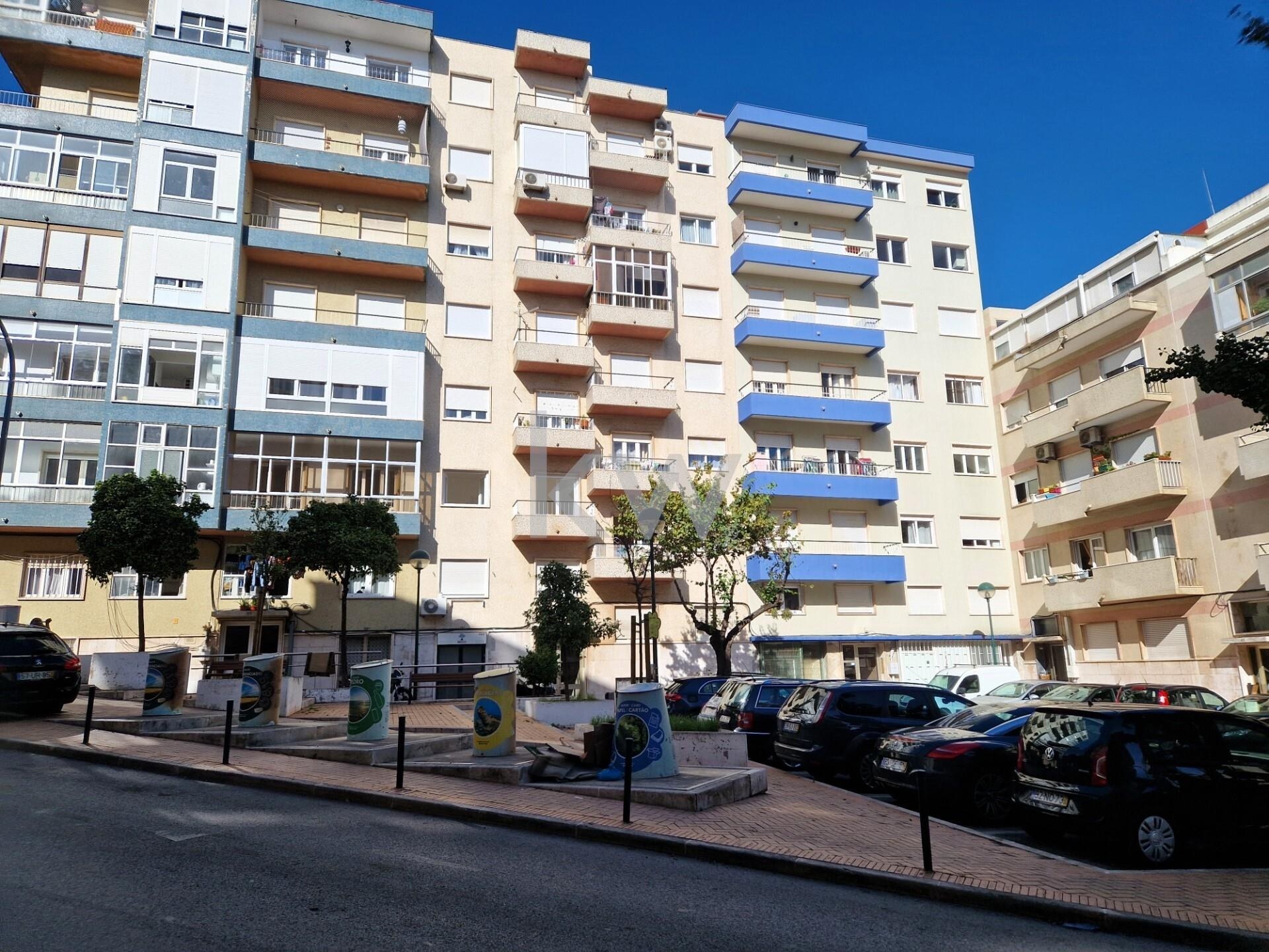 Apartamento T2 à Venda em Algés - Lisboa - Portugal - 5