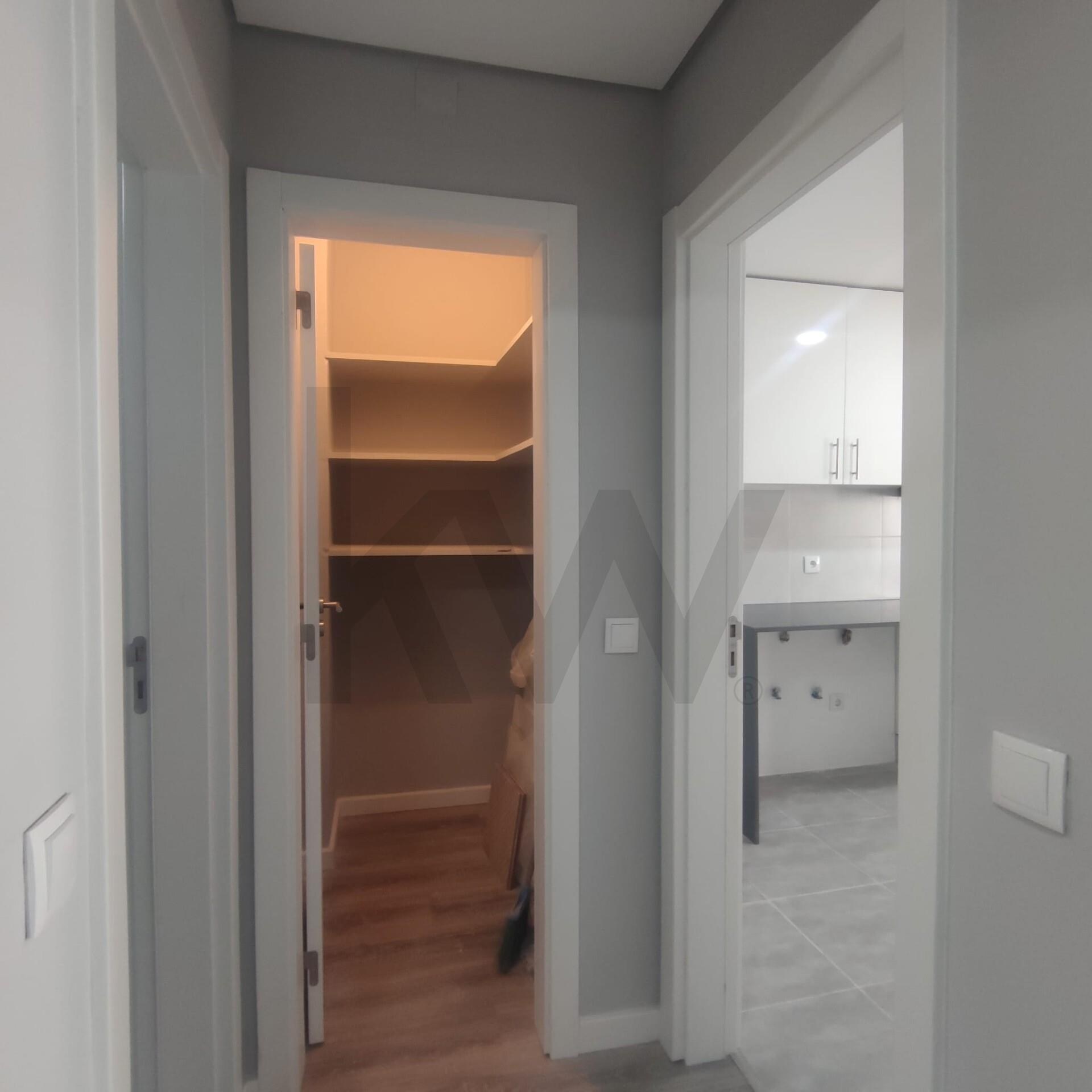 Apartamento T2 à Venda em Almada - Setúbal - Portugal - 7