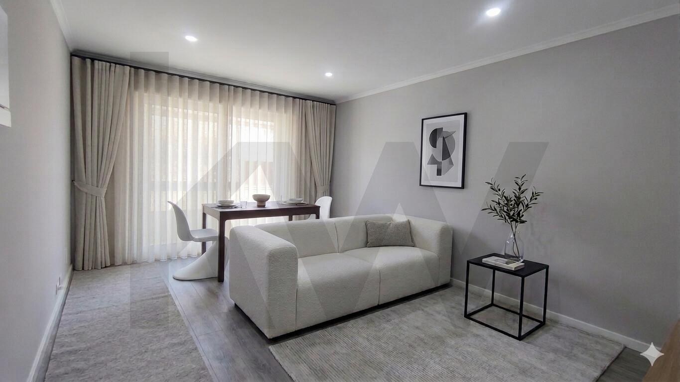 Apartamento T2 à Venda em Almada - Setúbal - Portugal - 1