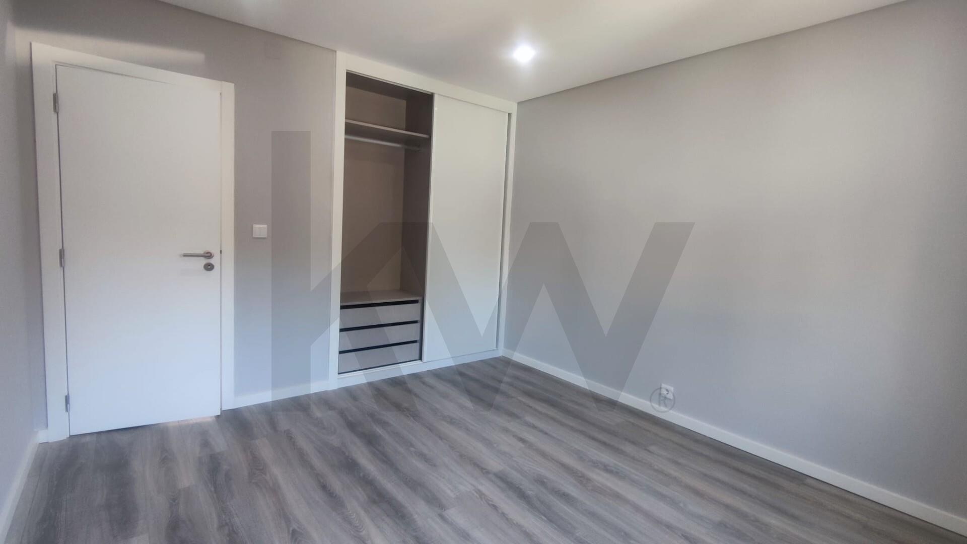 Apartamento T2 à Venda em Almada - Setúbal - Portugal - 6
